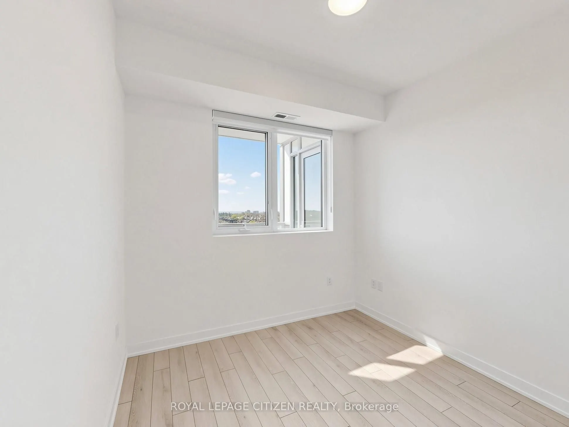 1005 Dundas Street E #814