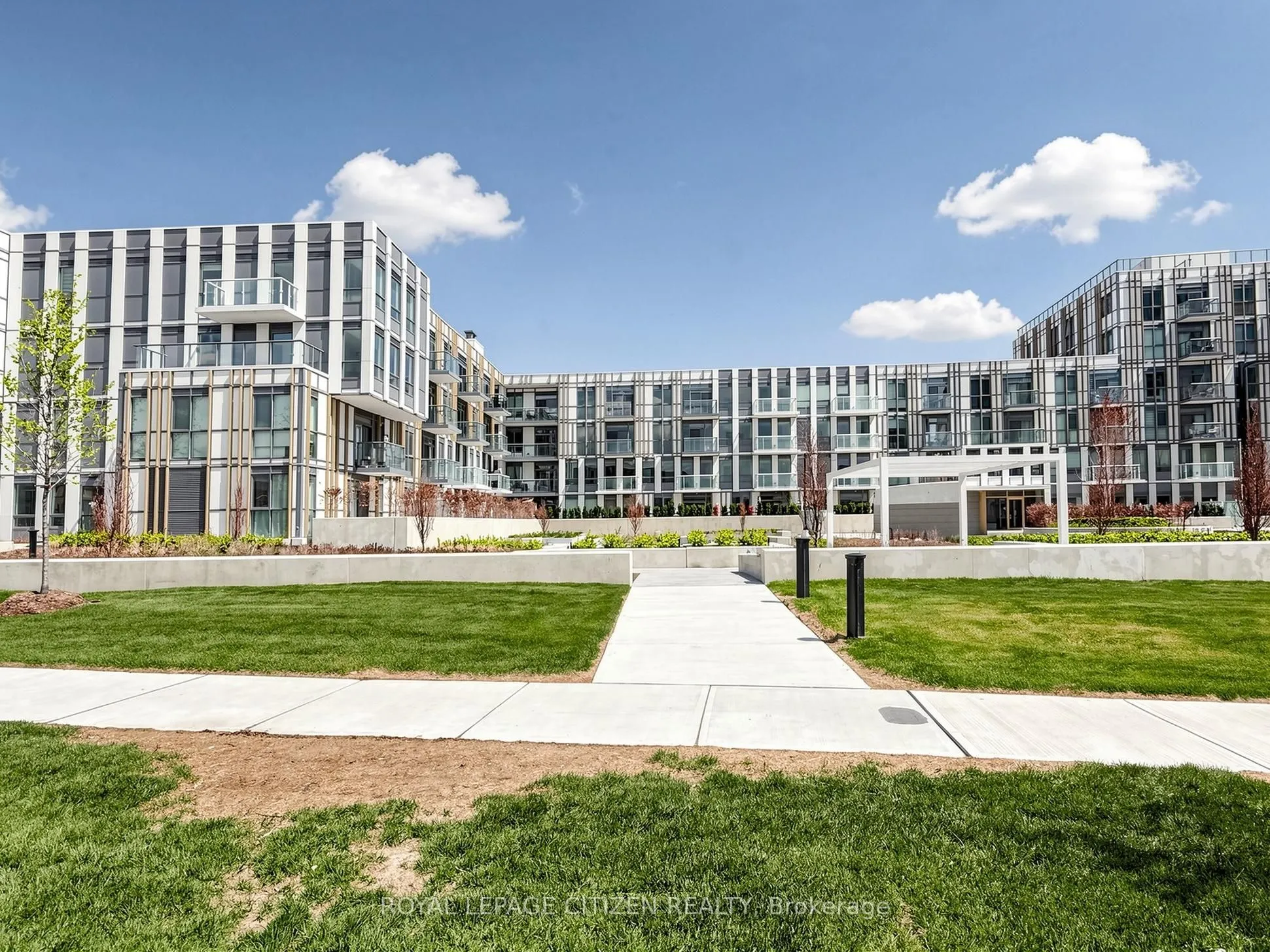 1005 Dundas Street E #814