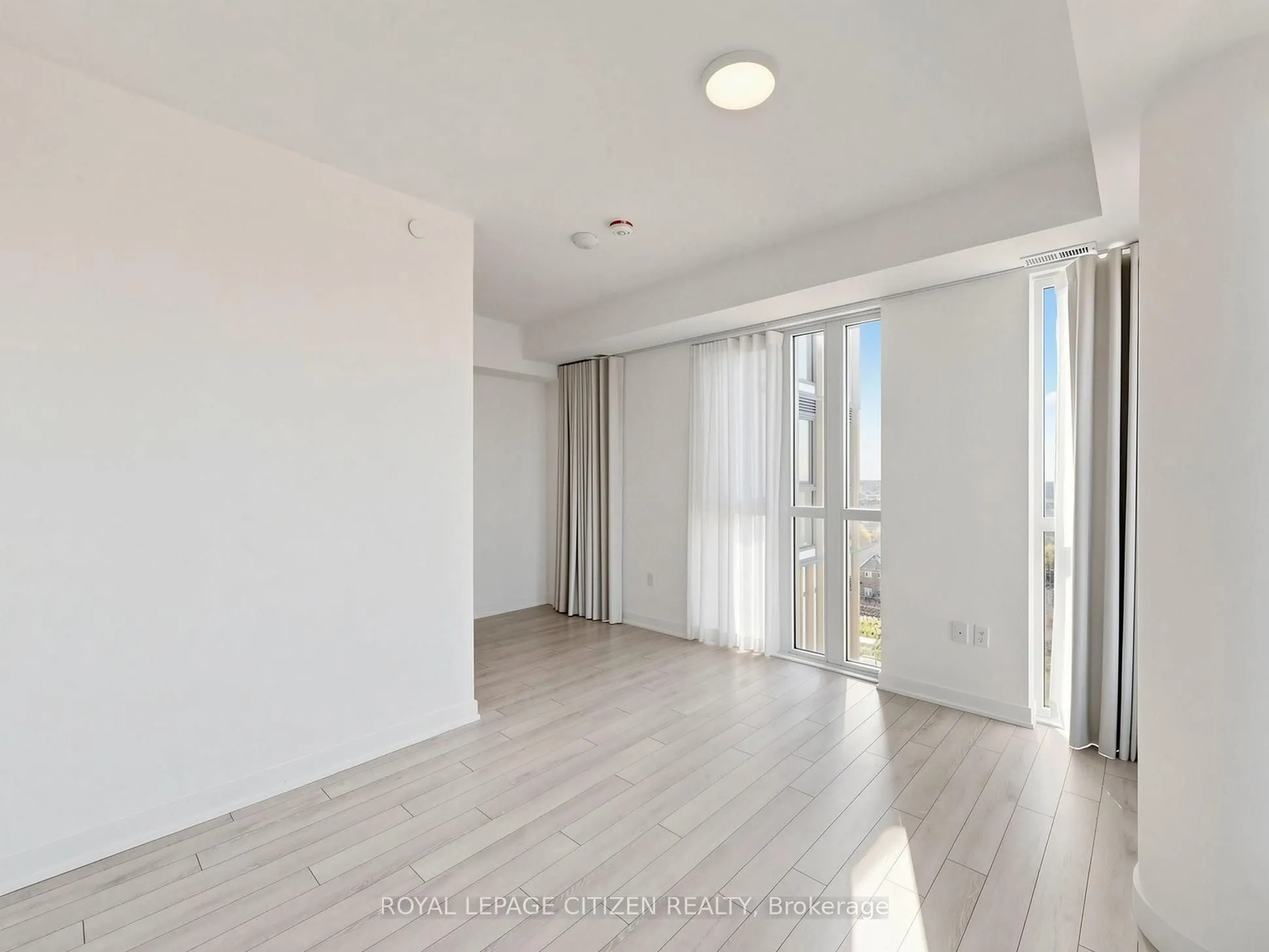1005 Dundas Street E #814