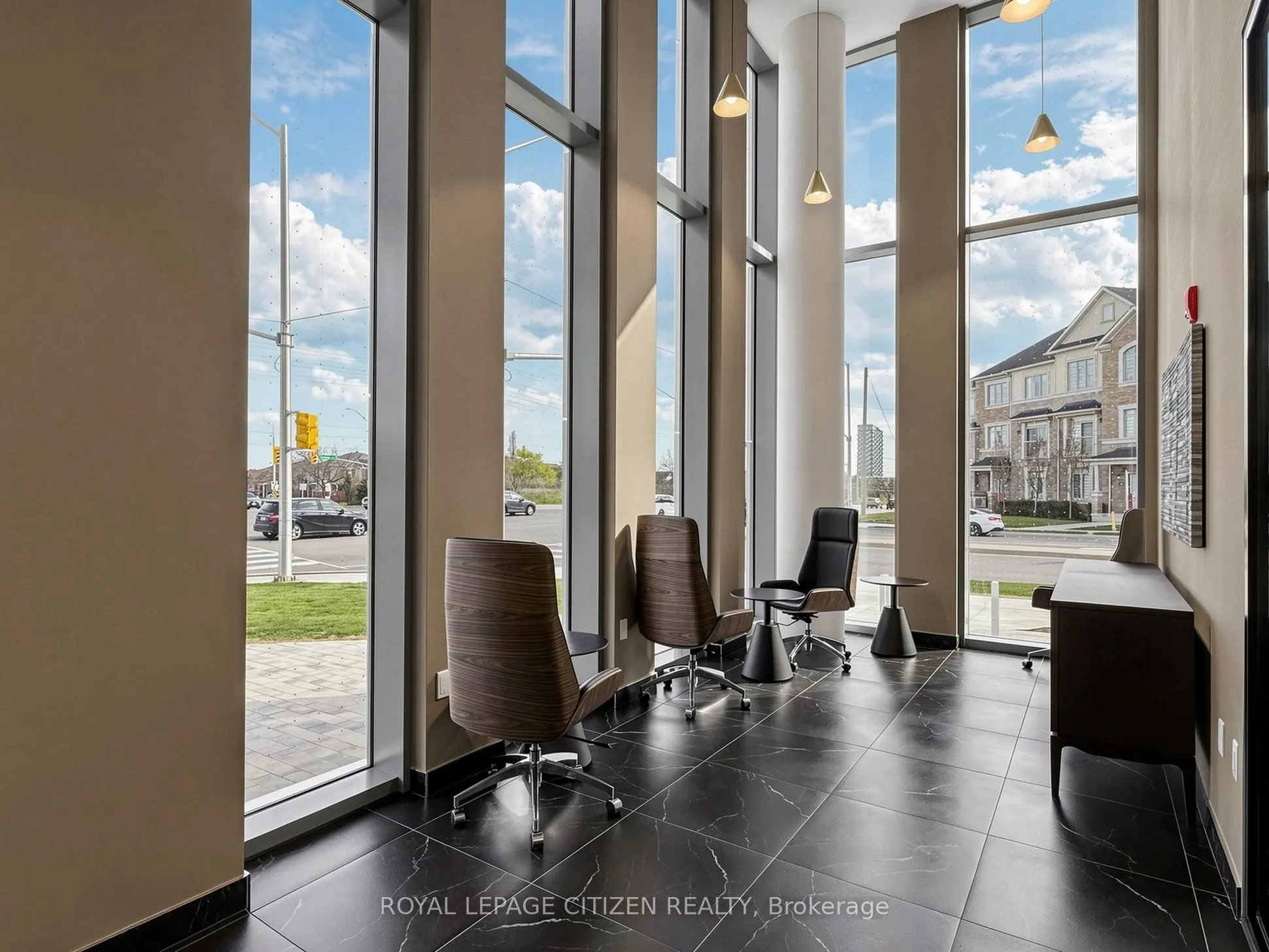 1005 Dundas Street E #814