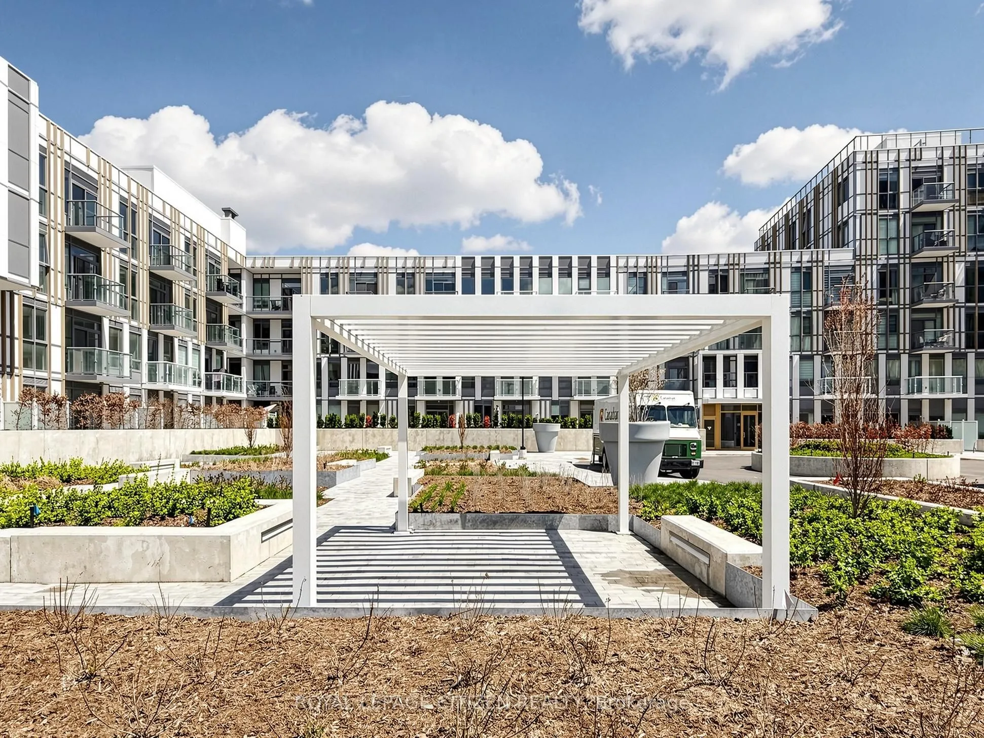 1005 Dundas Street E #814