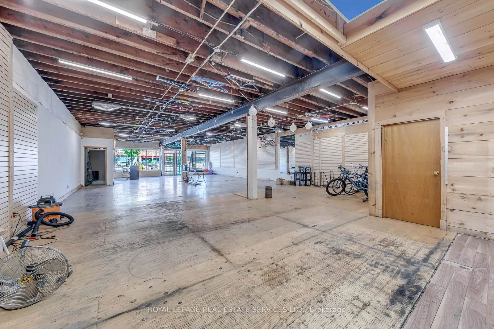 3267 Lake Shore Boulevard W