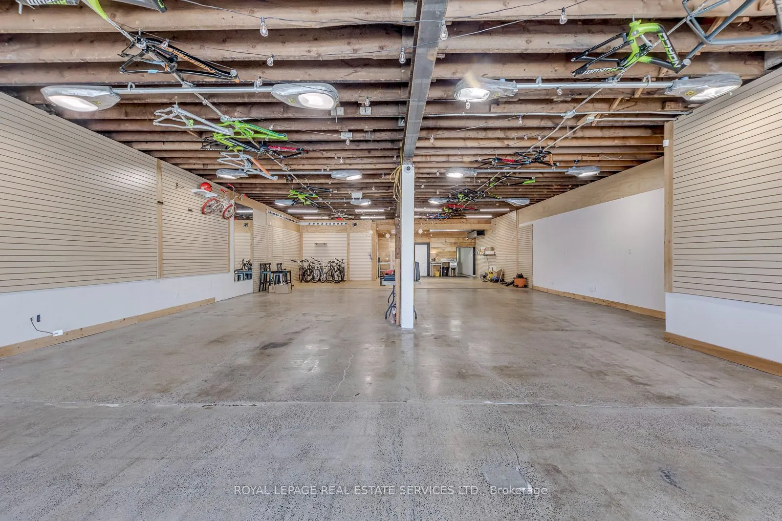 3267 Lake Shore Boulevard W
