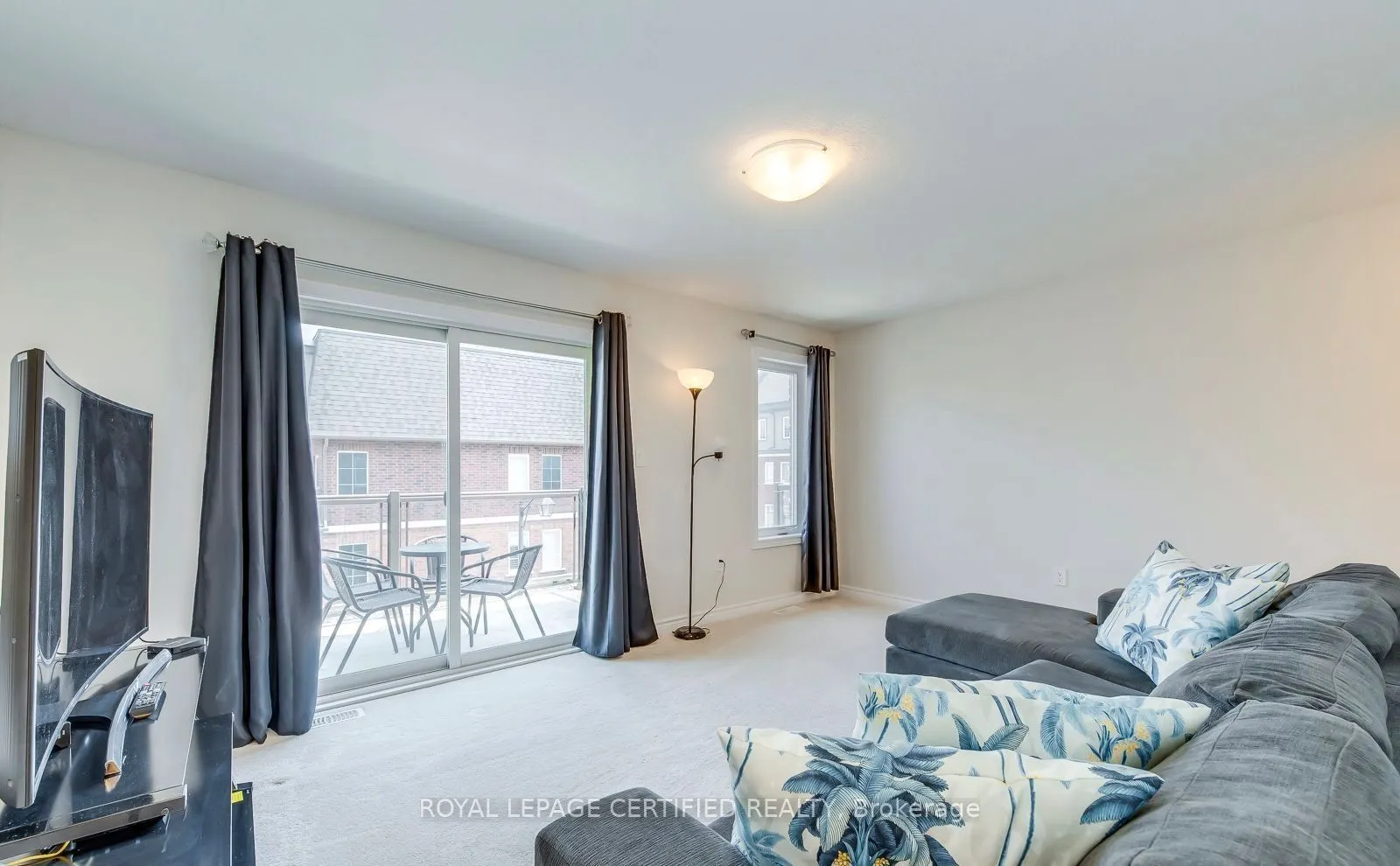 445 Ontario Street S #76
