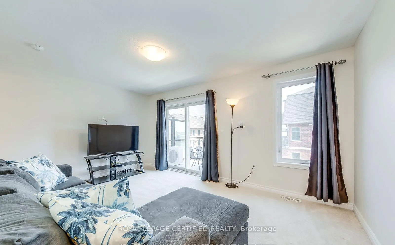 445 Ontario Street S #76