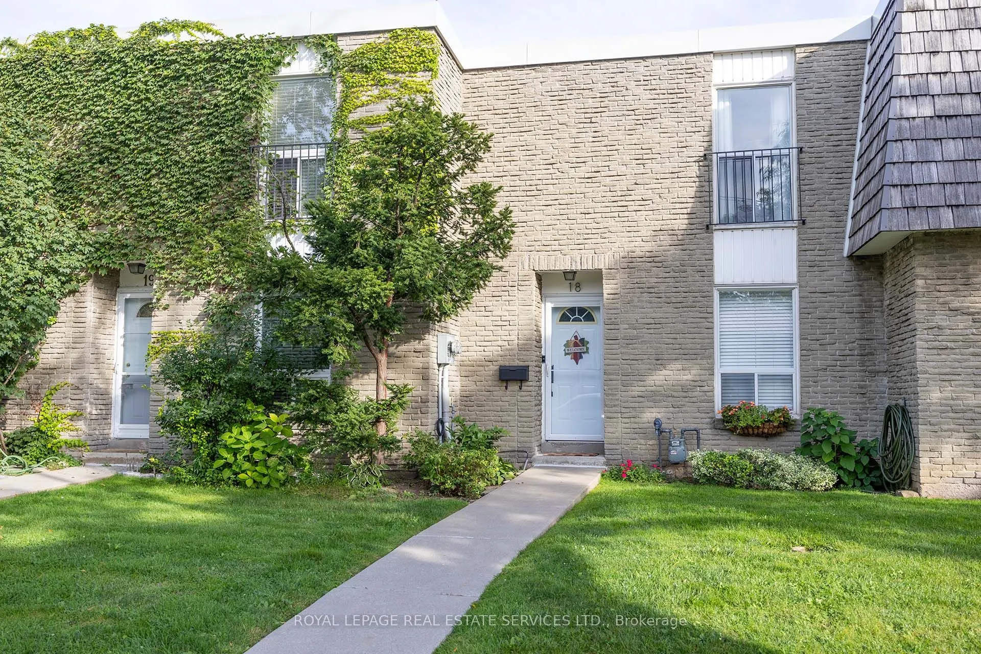 71 Old Burnhamthorpe Road #18