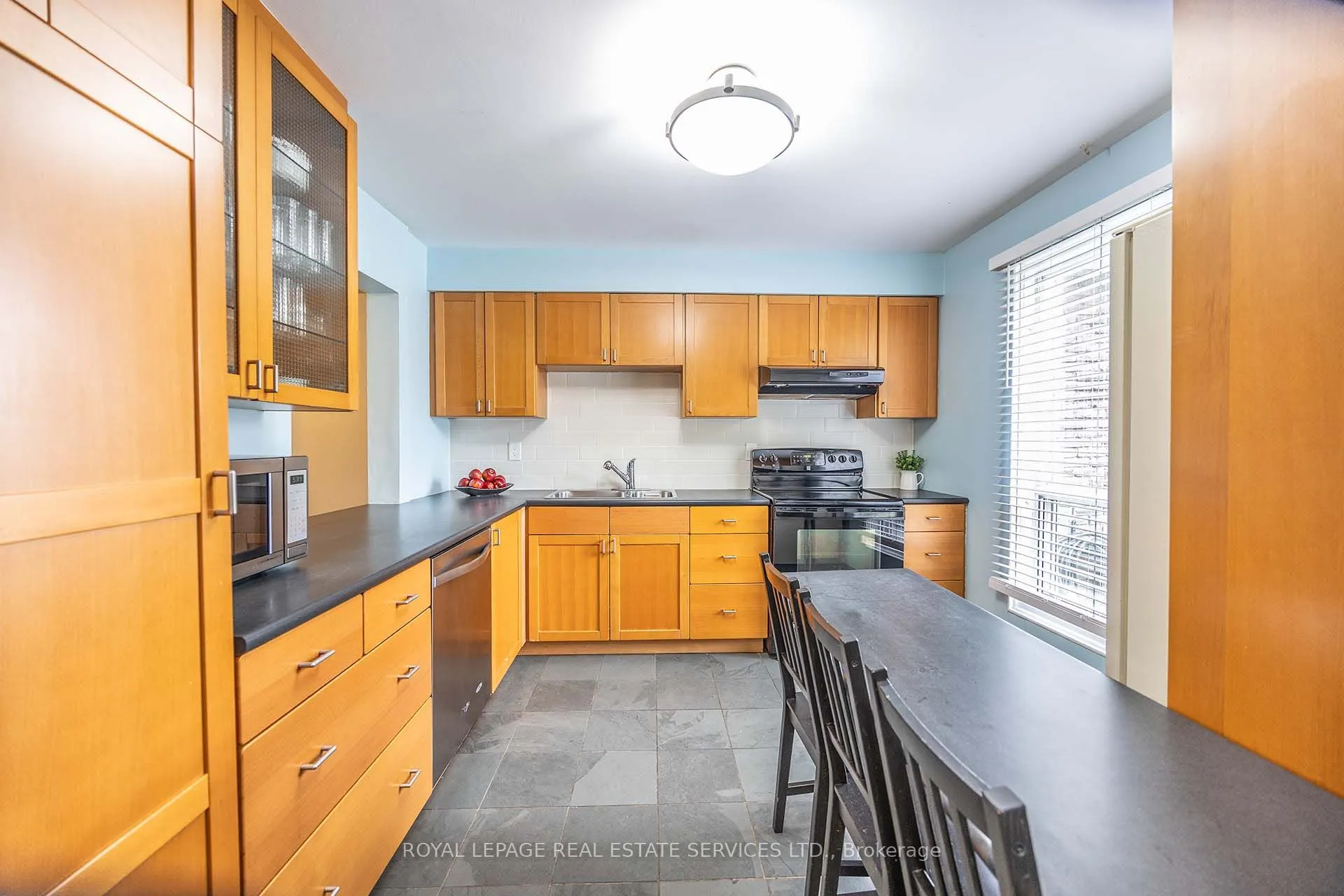 71 Old Burnhamthorpe Road #18