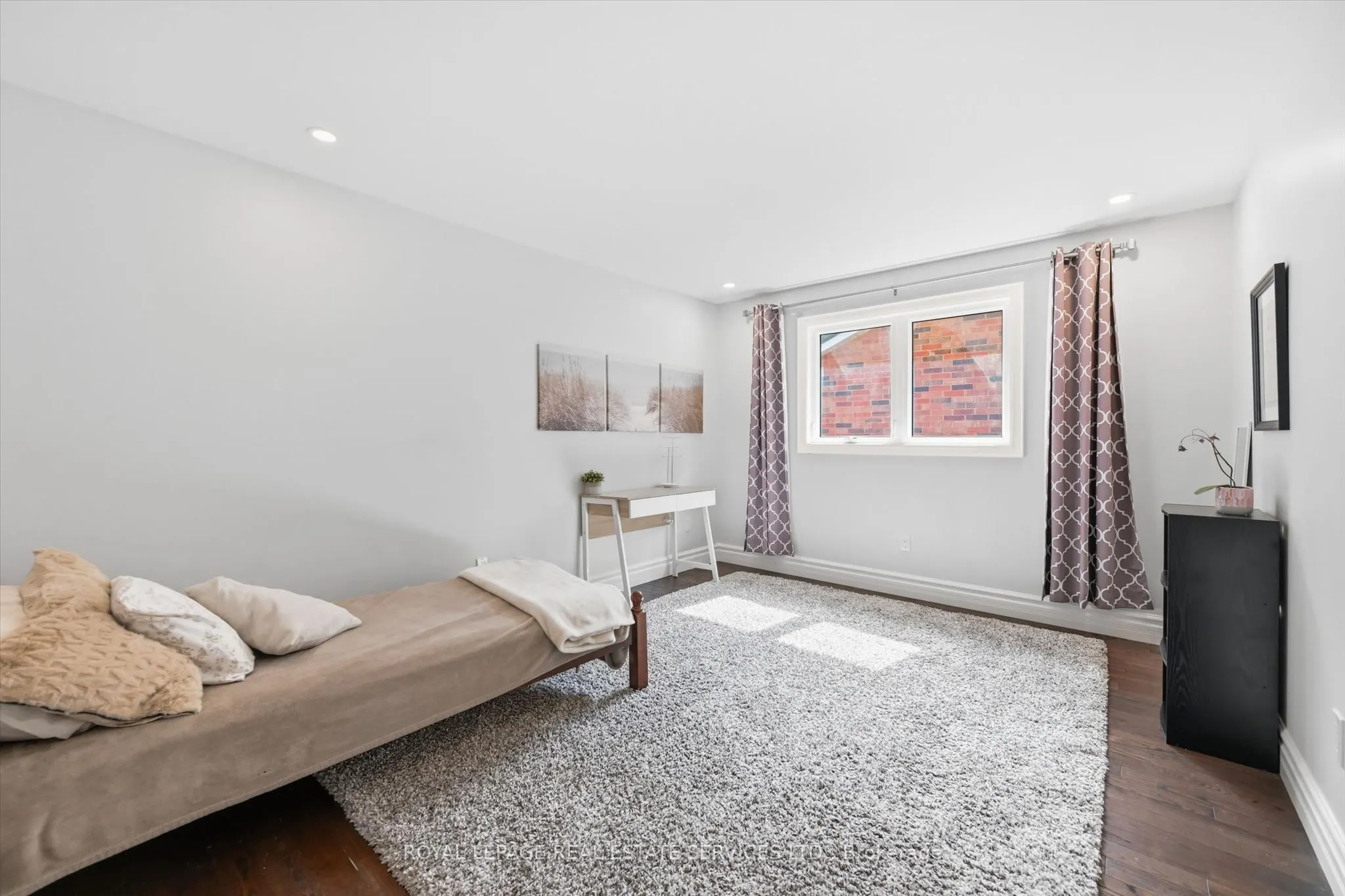 1170 Giles Gate