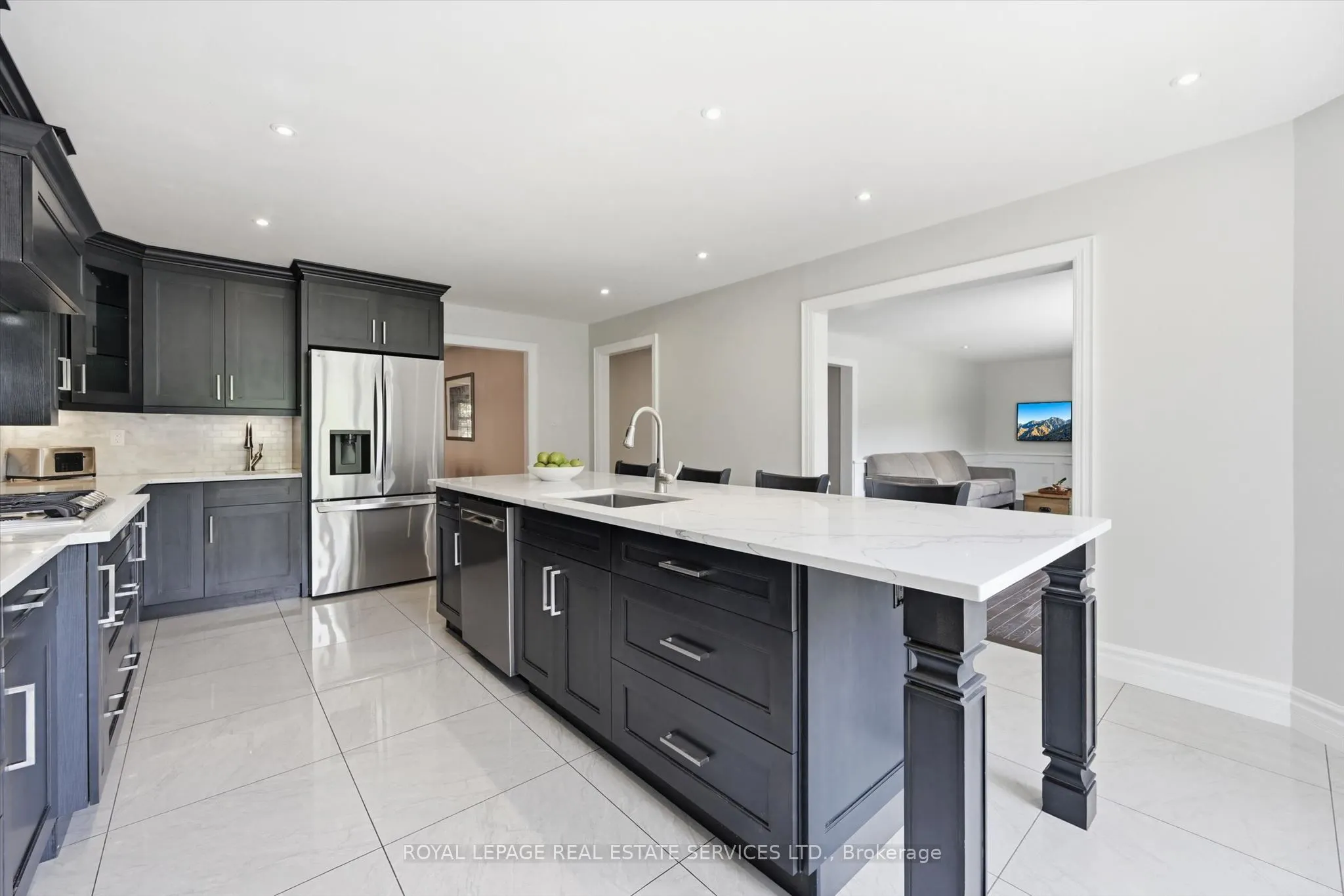 1170 Giles Gate