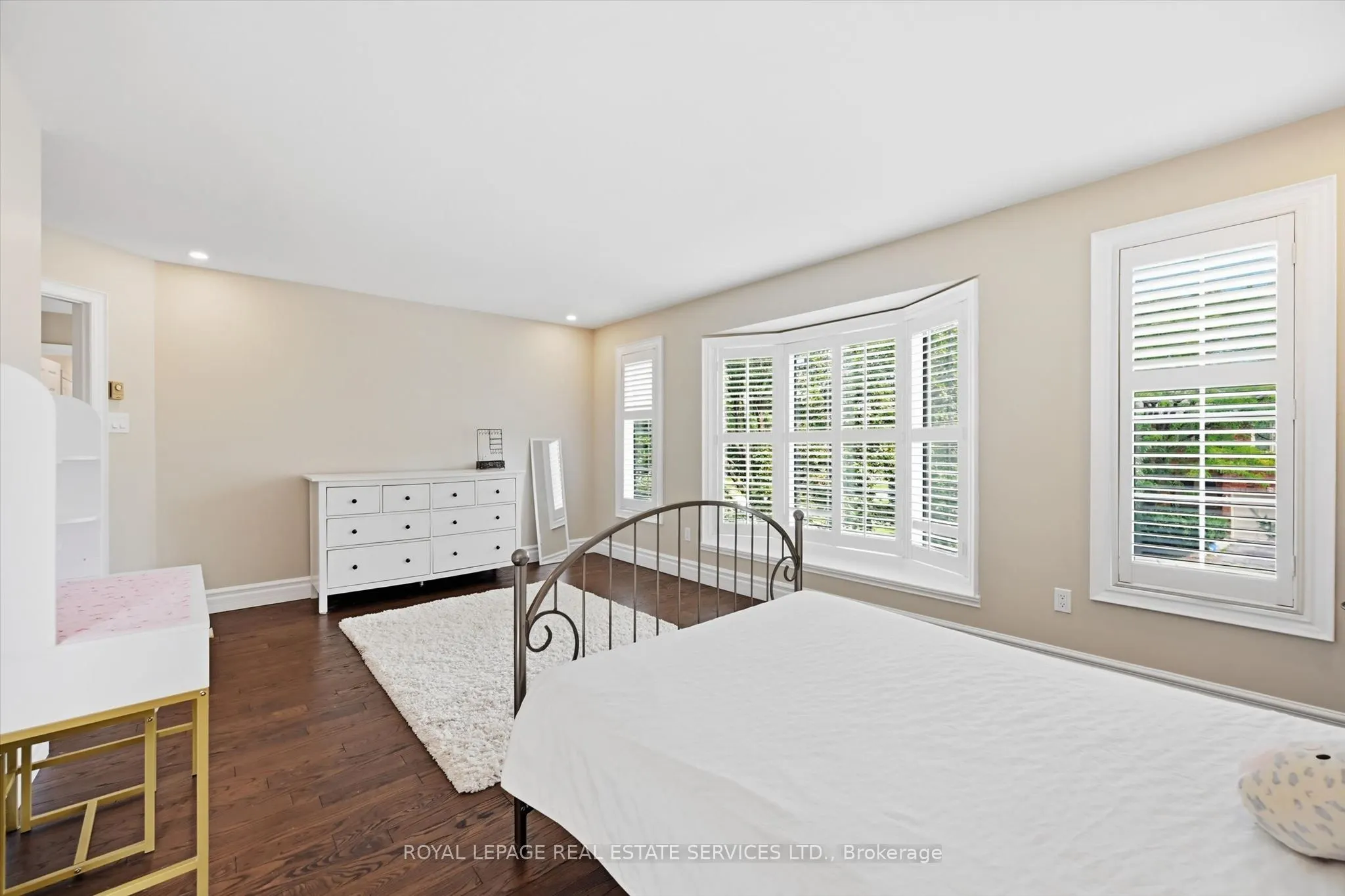 1170 Giles Gate