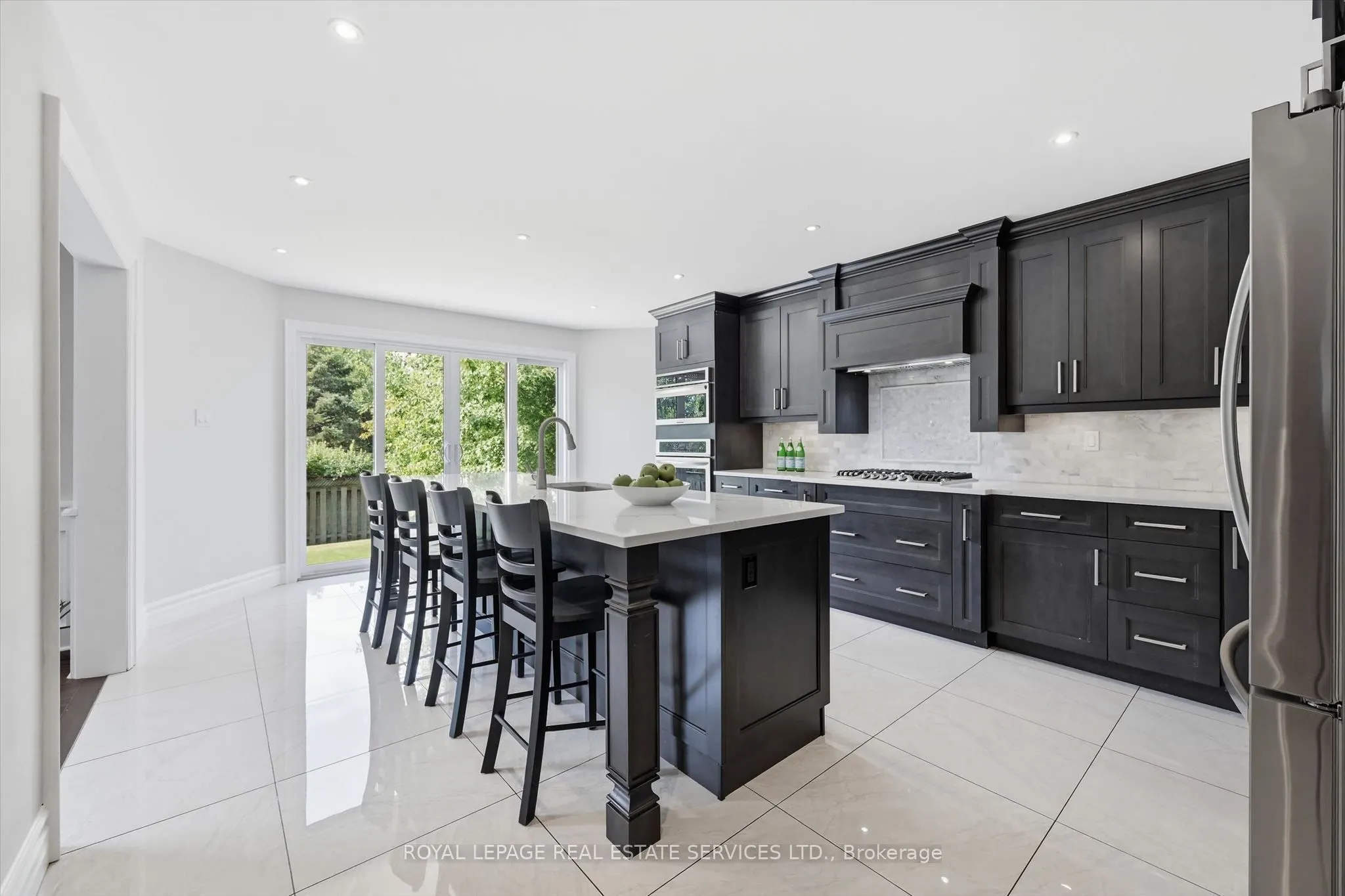 1170 Giles Gate