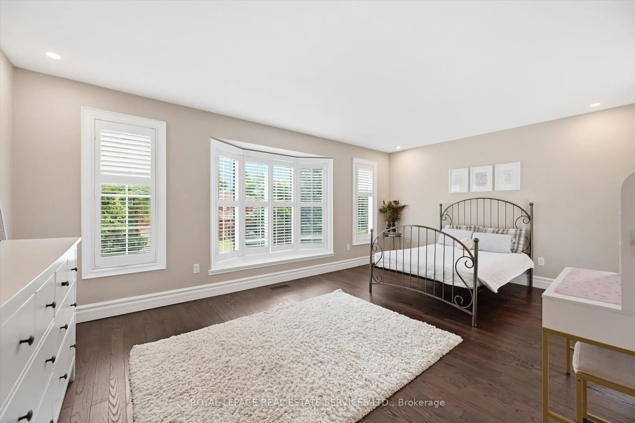 1170 Giles Gate