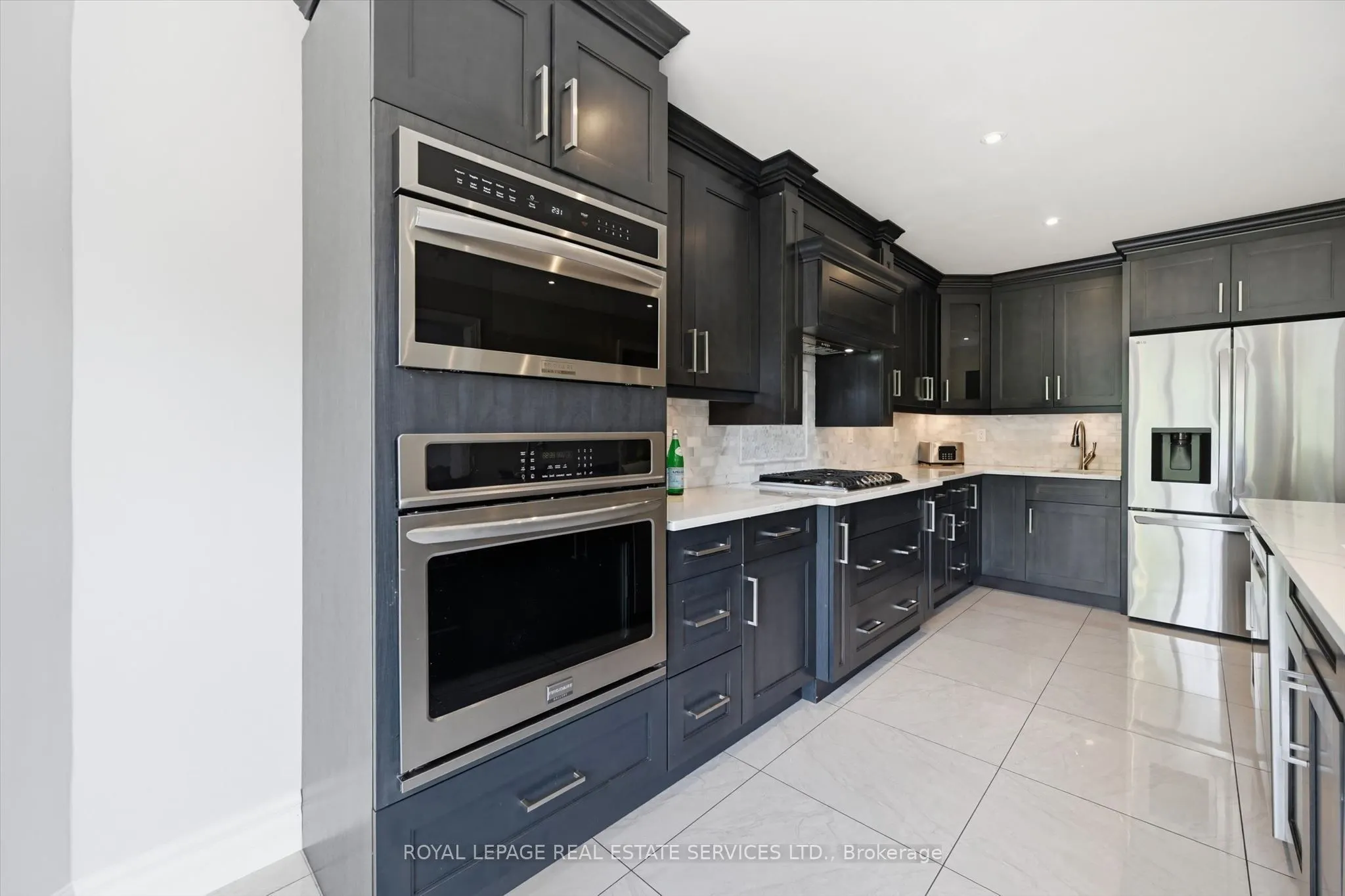 1170 Giles Gate