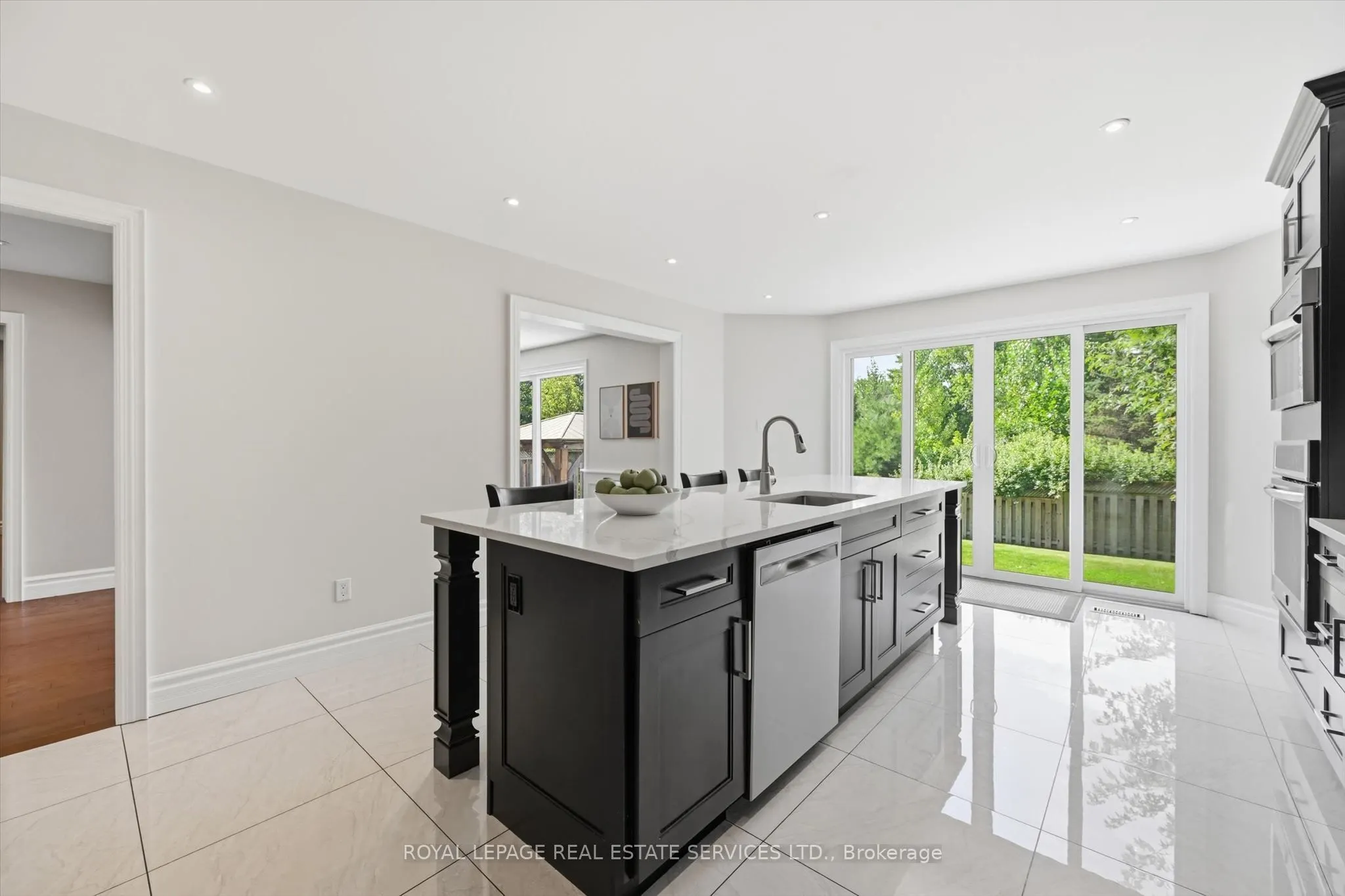 1170 Giles Gate