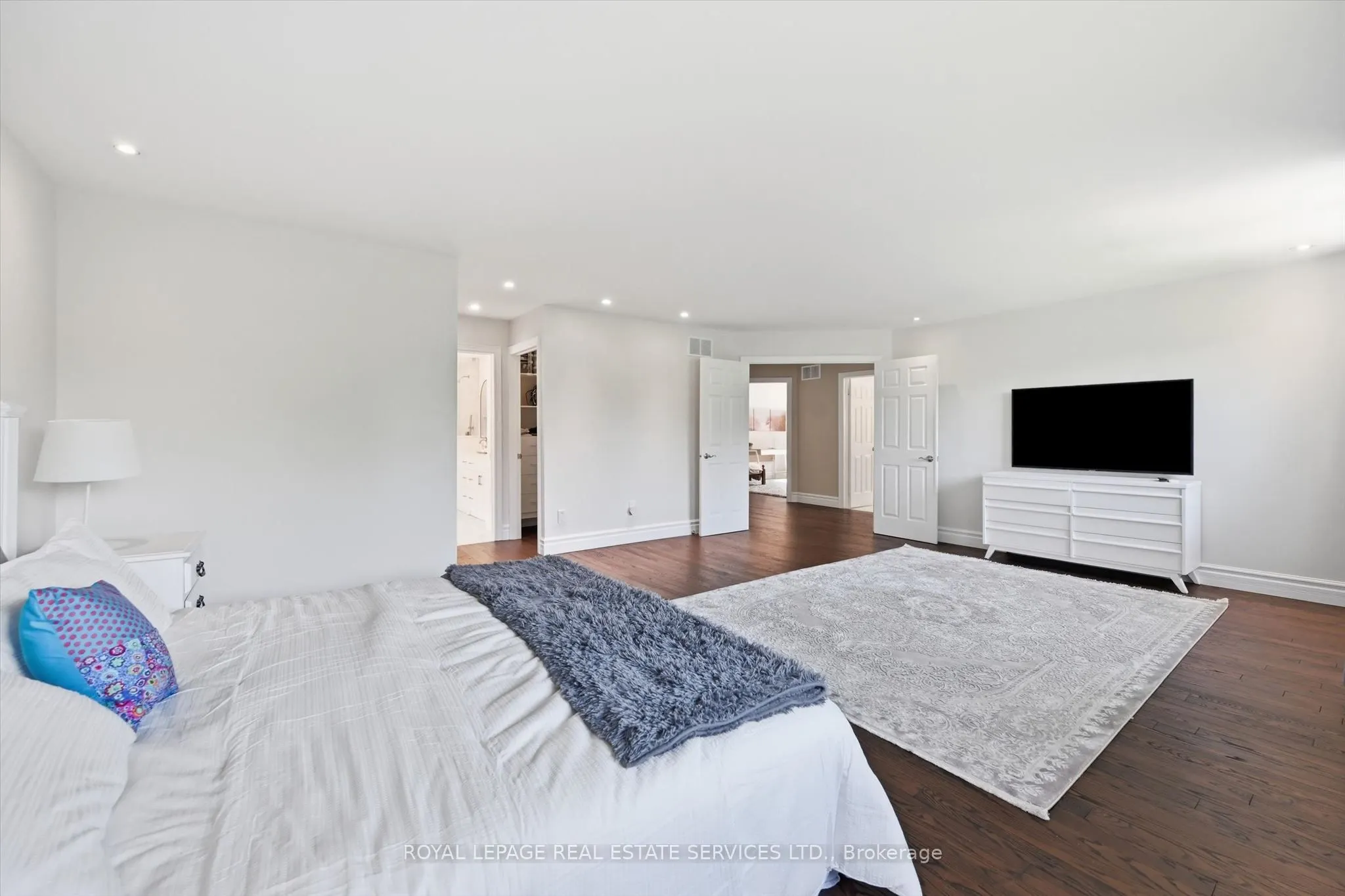 1170 Giles Gate