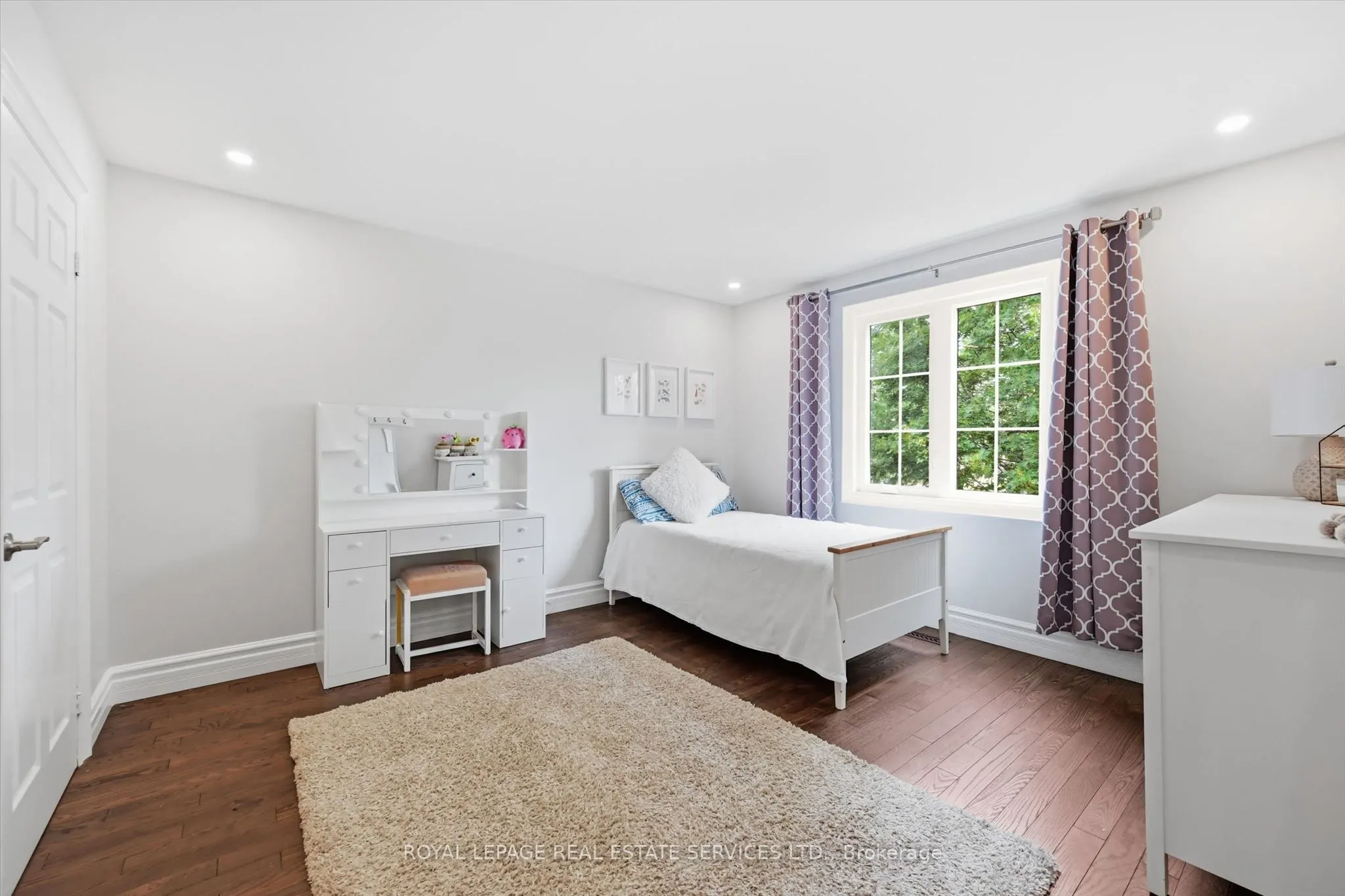 1170 Giles Gate