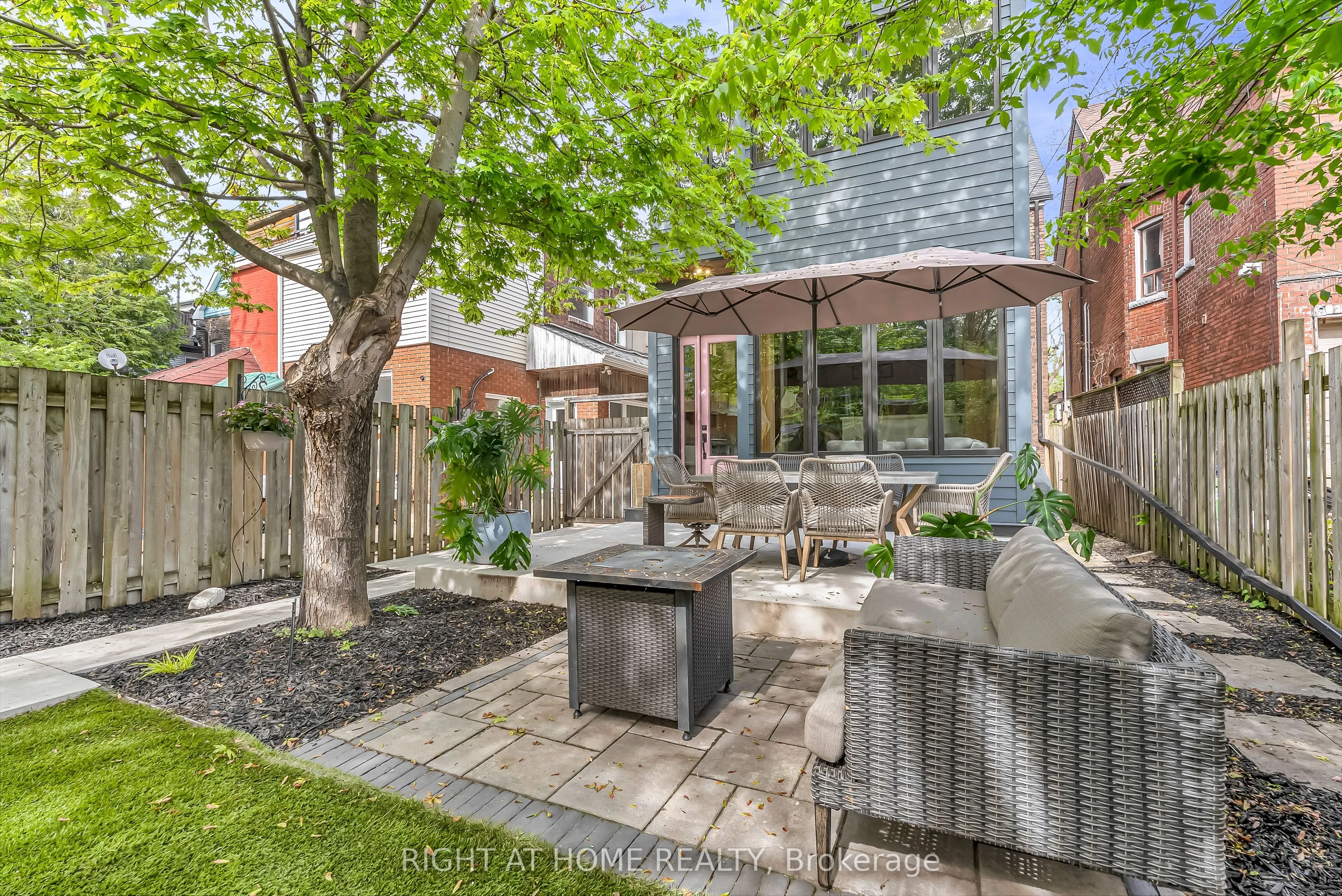 118 Lansdowne Avenue