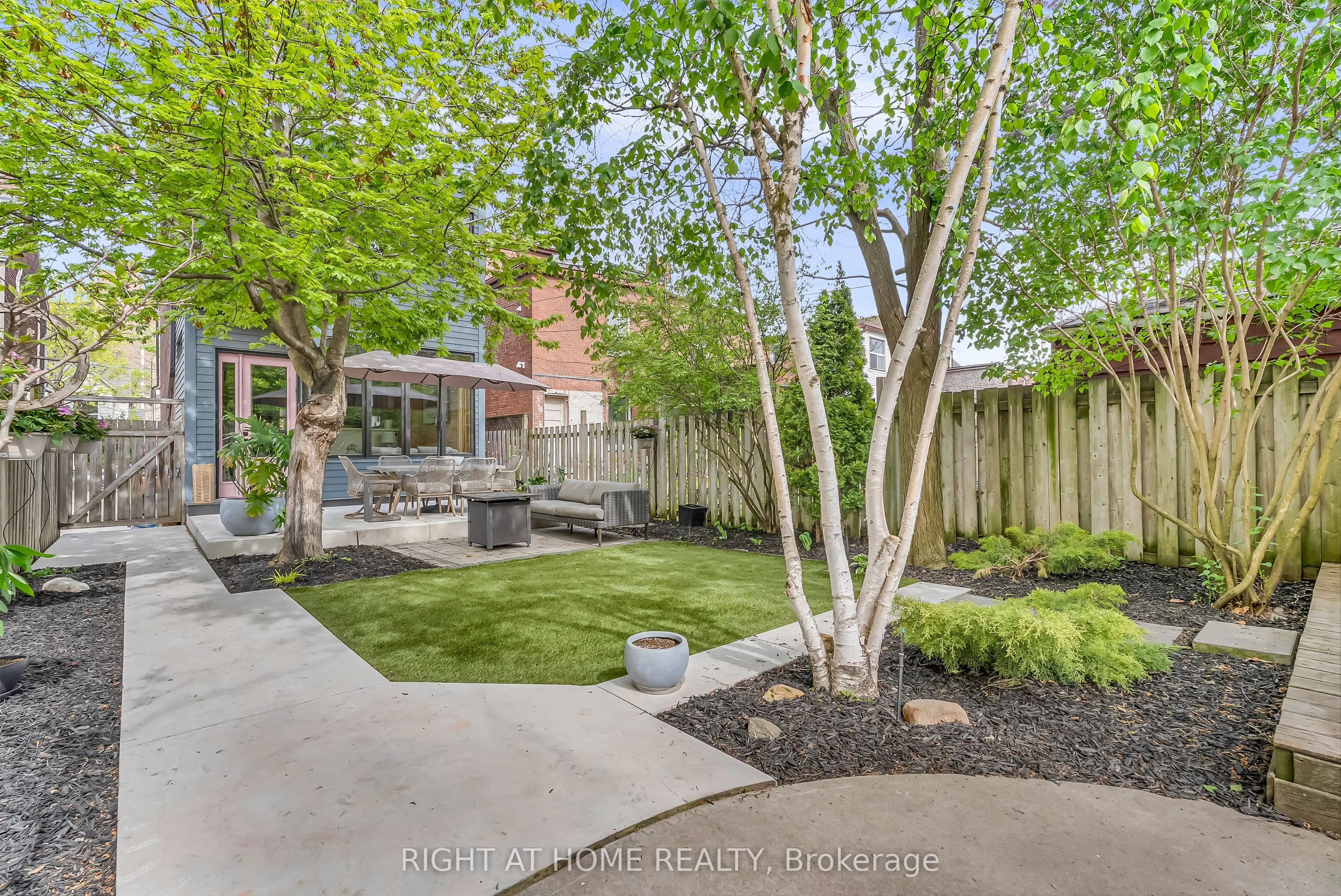 118 Lansdowne Avenue