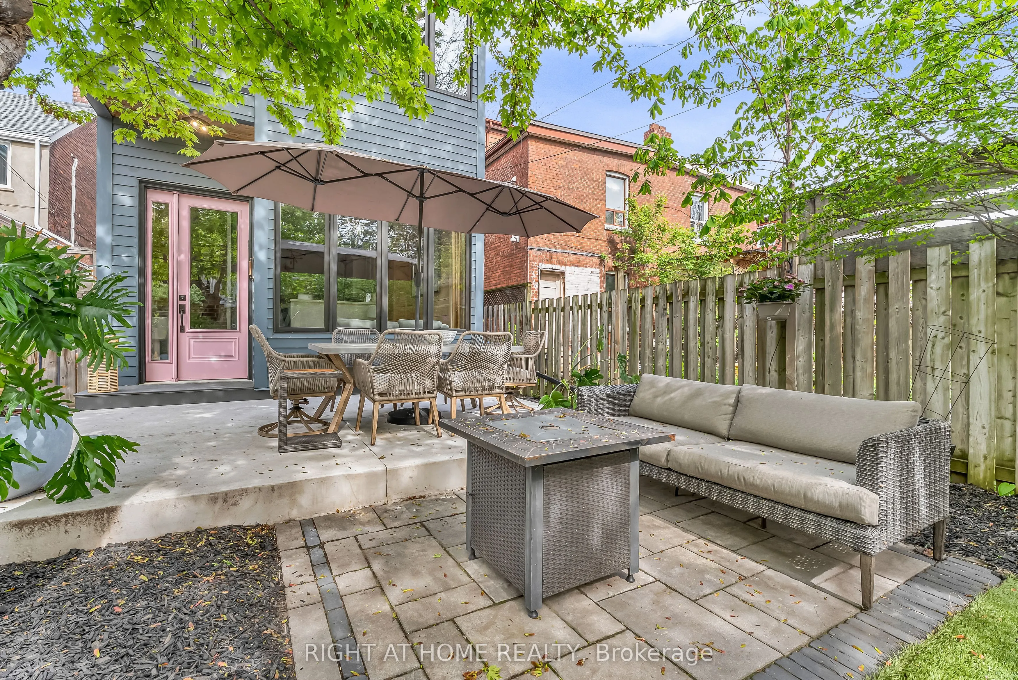118 Lansdowne Avenue