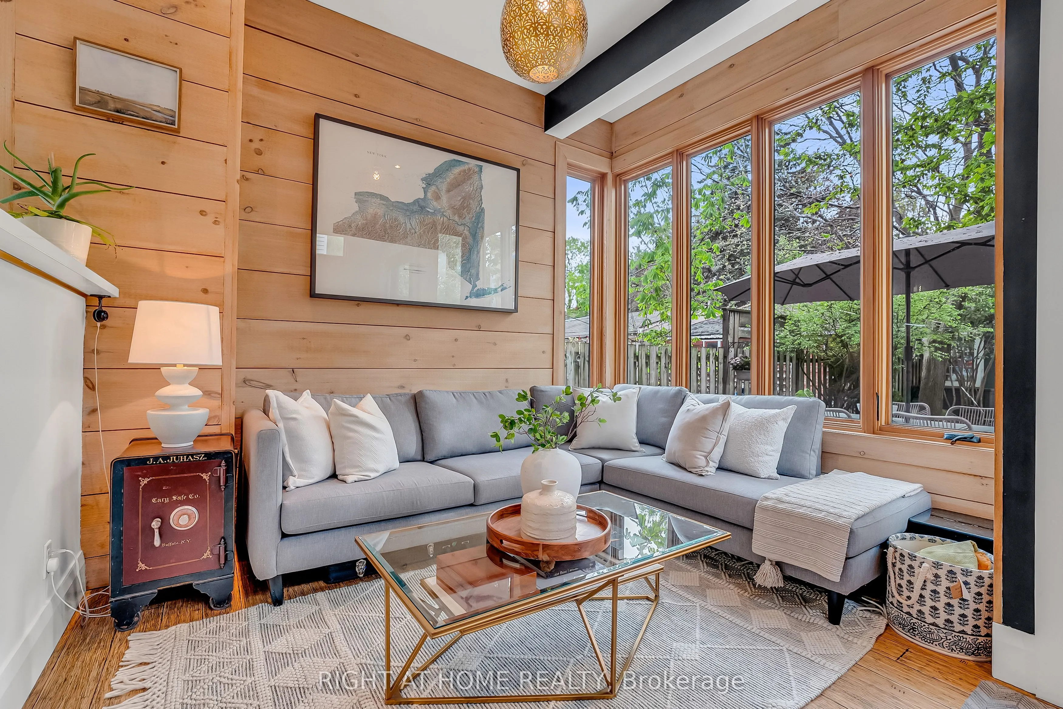 118 Lansdowne Avenue