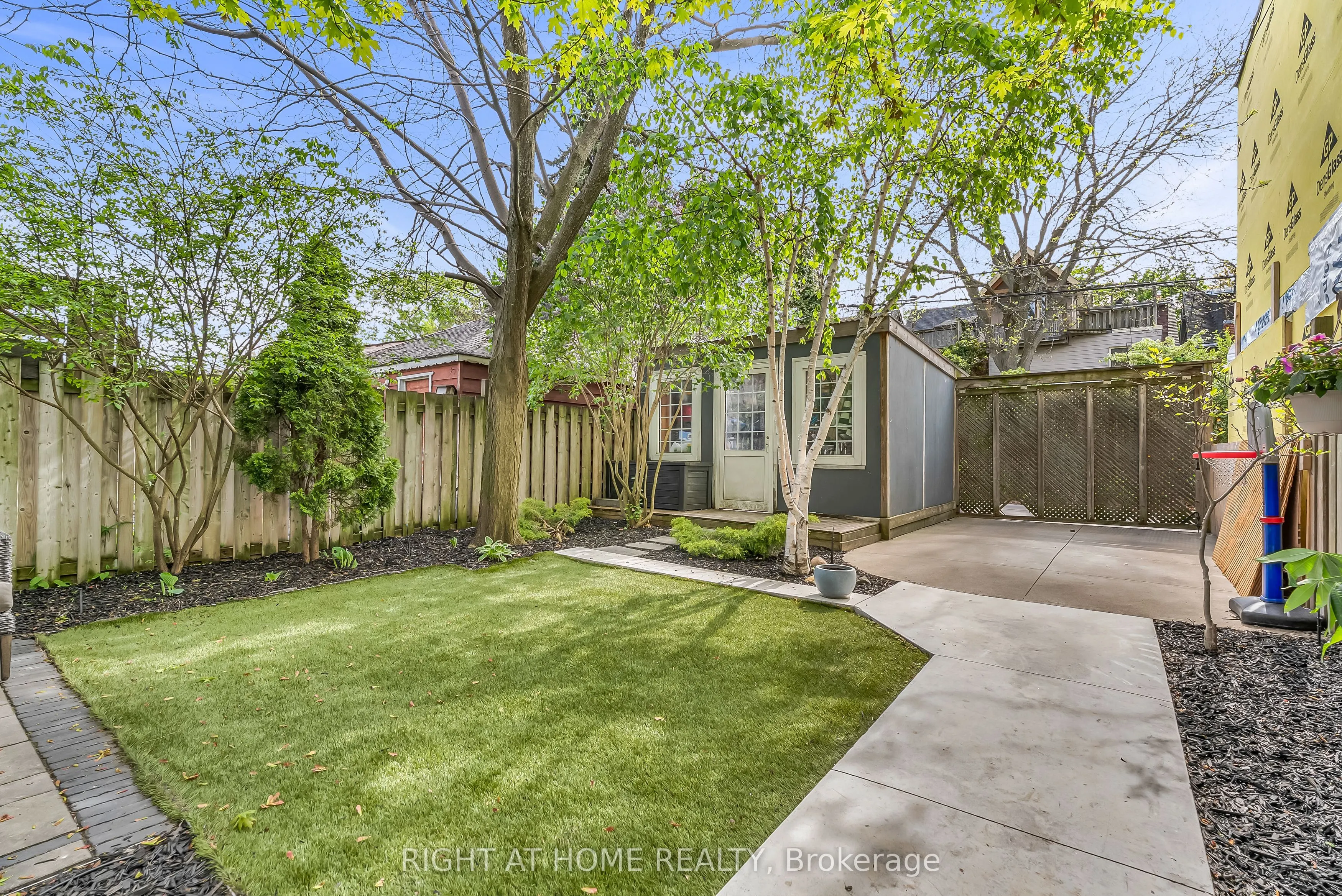 118 Lansdowne Avenue