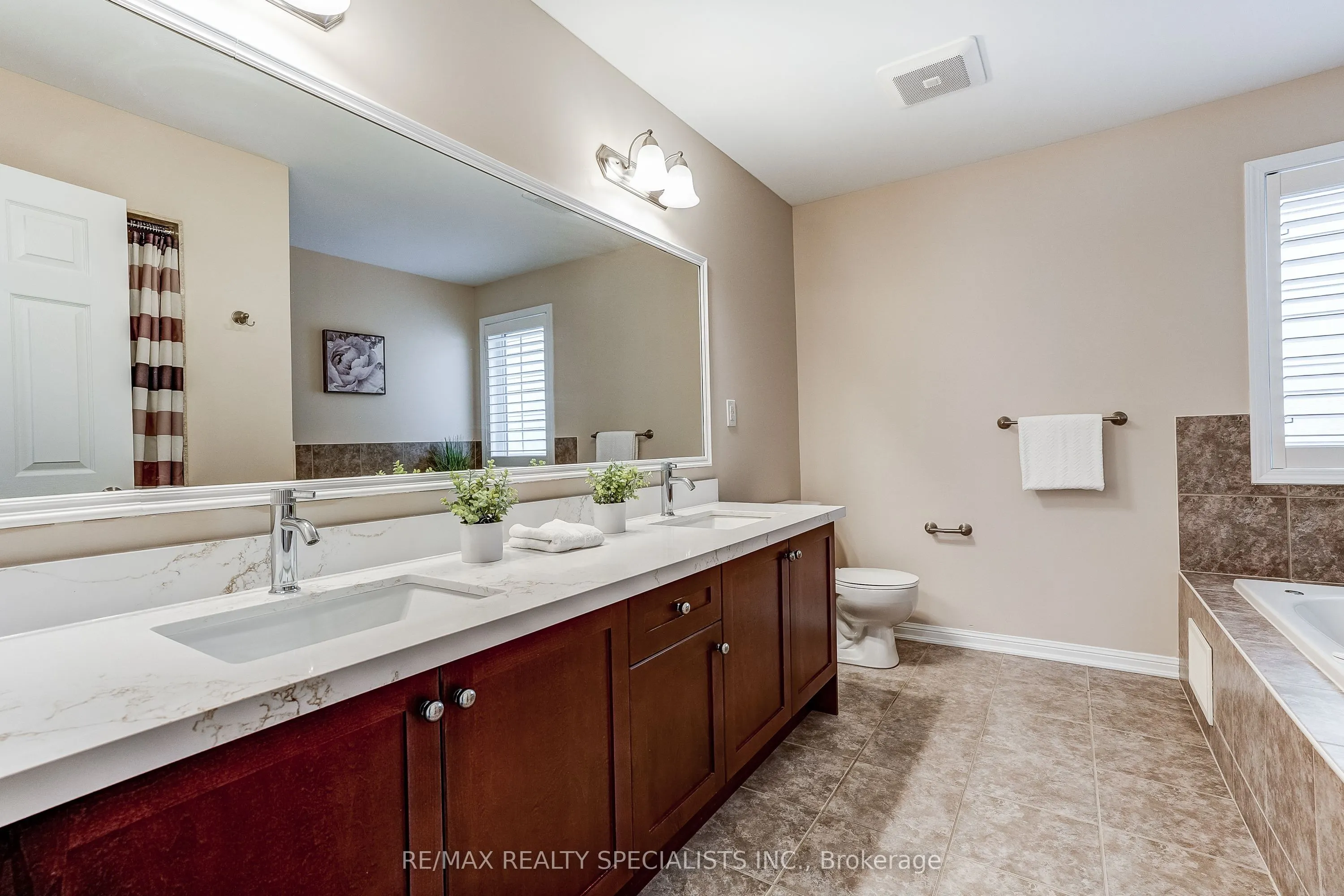 496 Cusick Circle