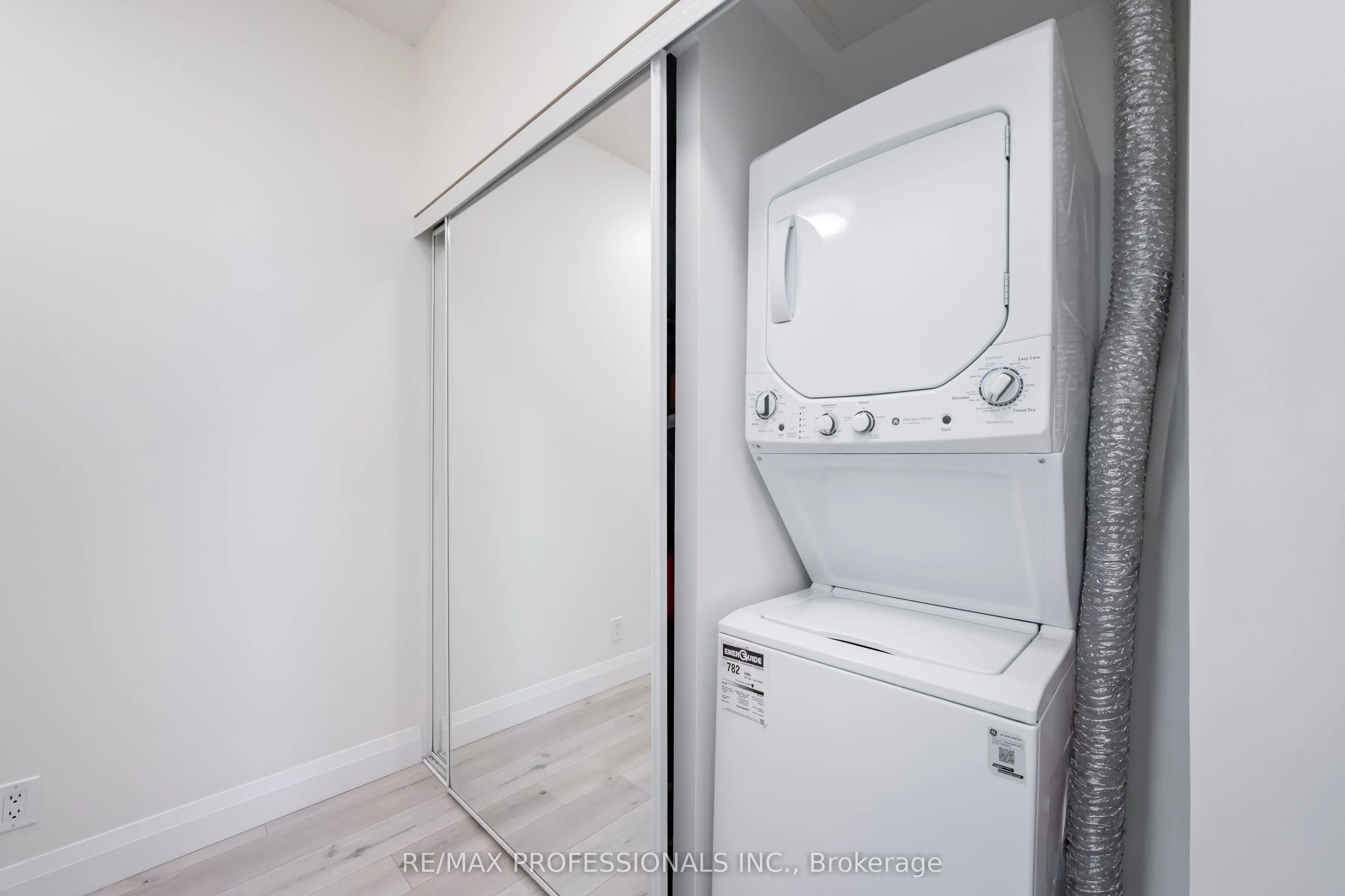 220 Burnhamthorpe Road W #2004