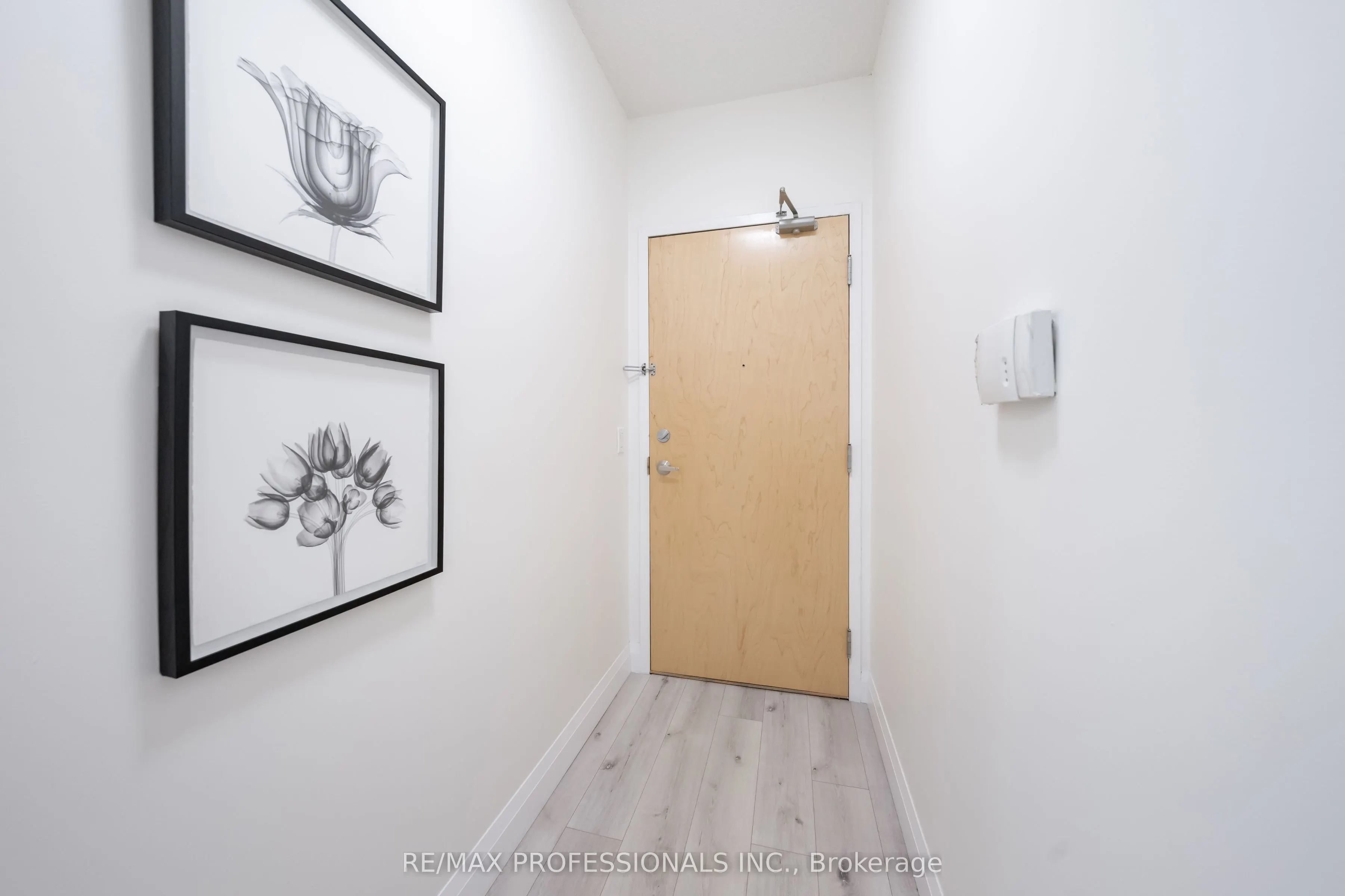 220 Burnhamthorpe Road W #2004
