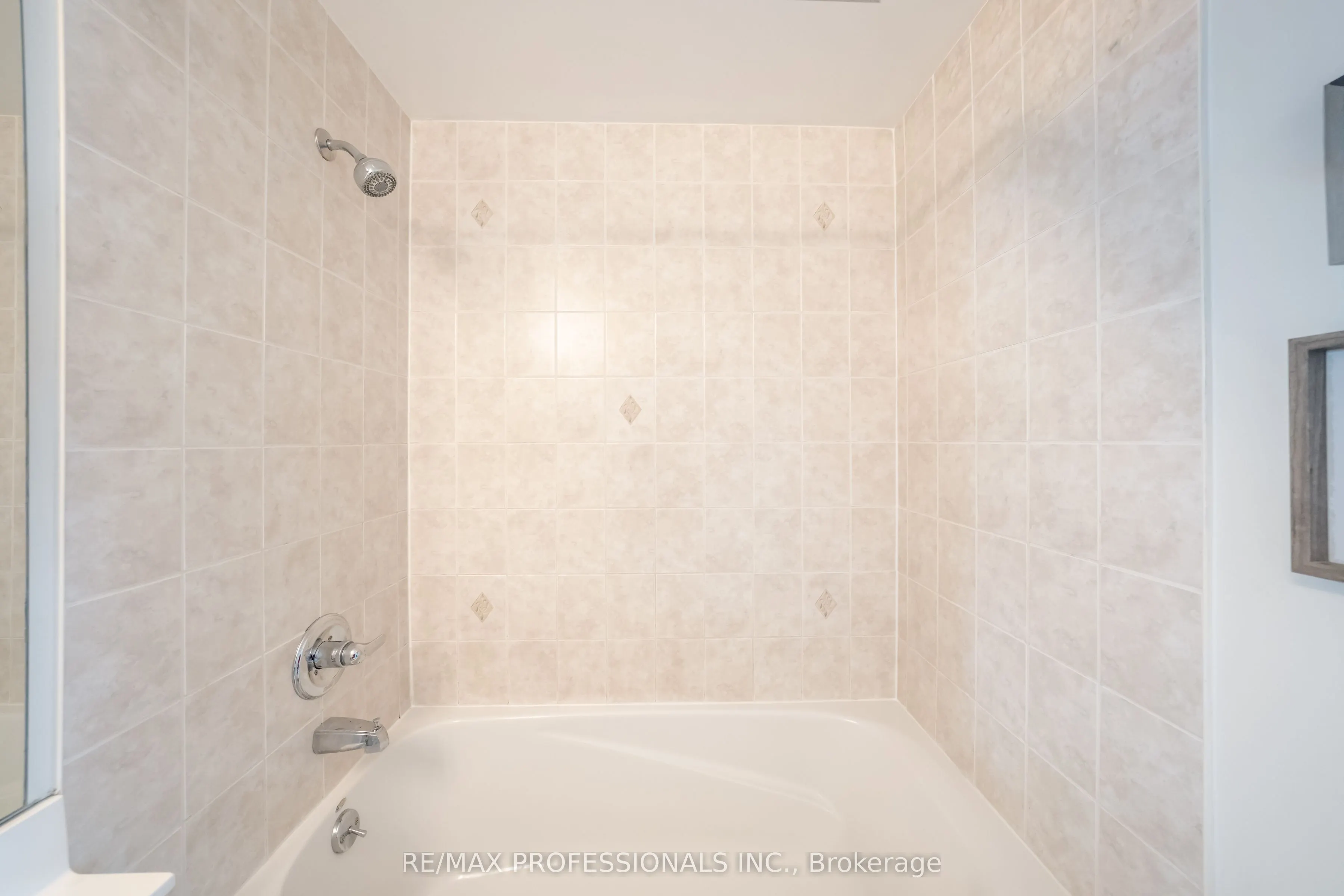 220 Burnhamthorpe Road W #2004