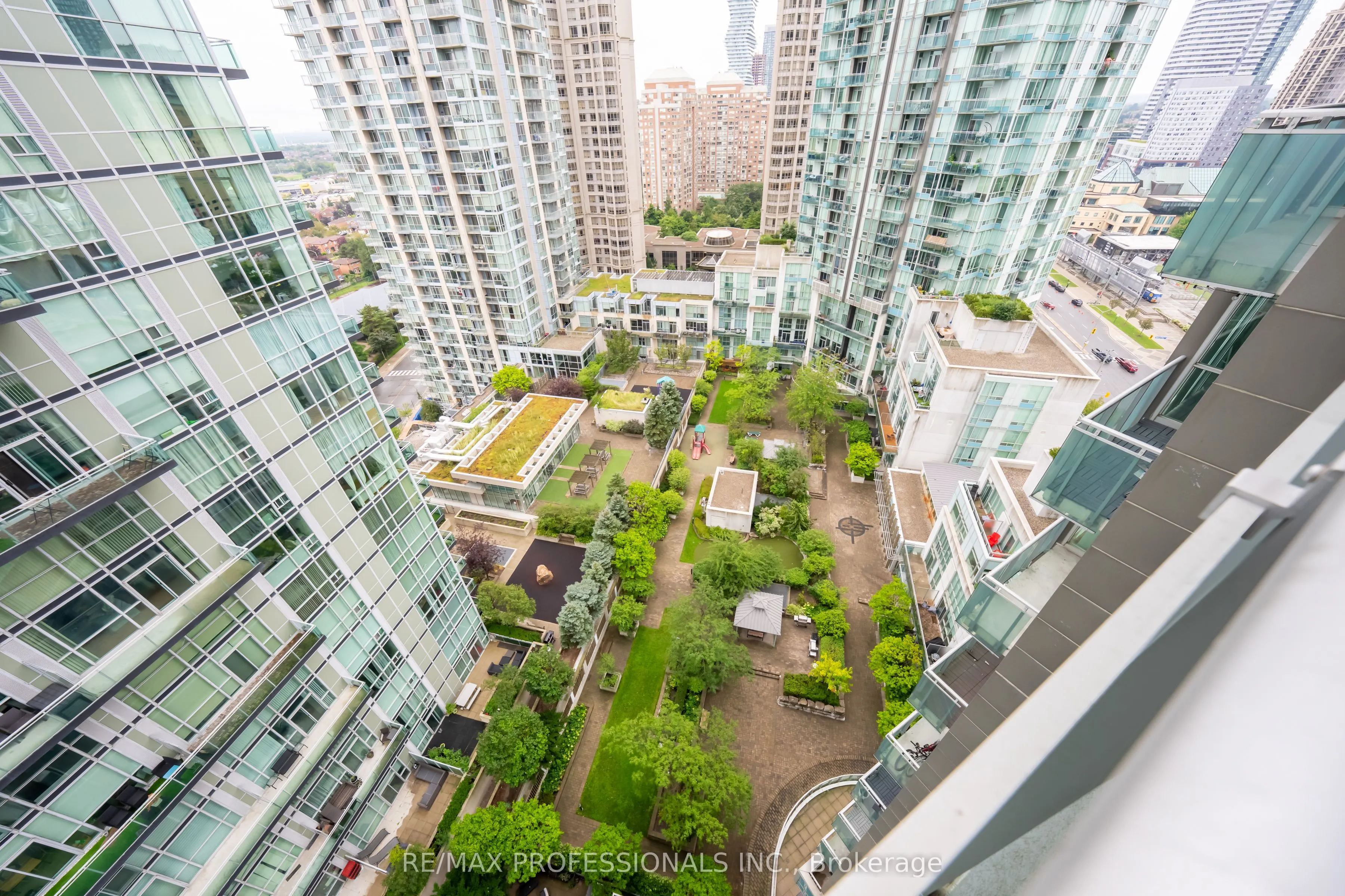 220 Burnhamthorpe Road W #2004