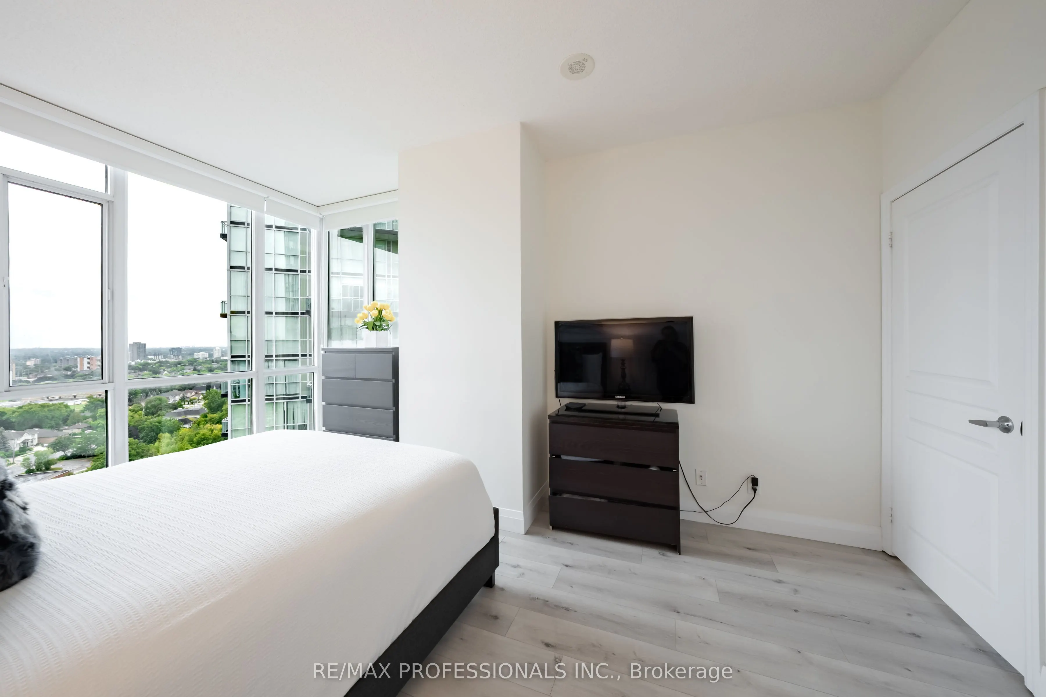 220 Burnhamthorpe Road W #2004