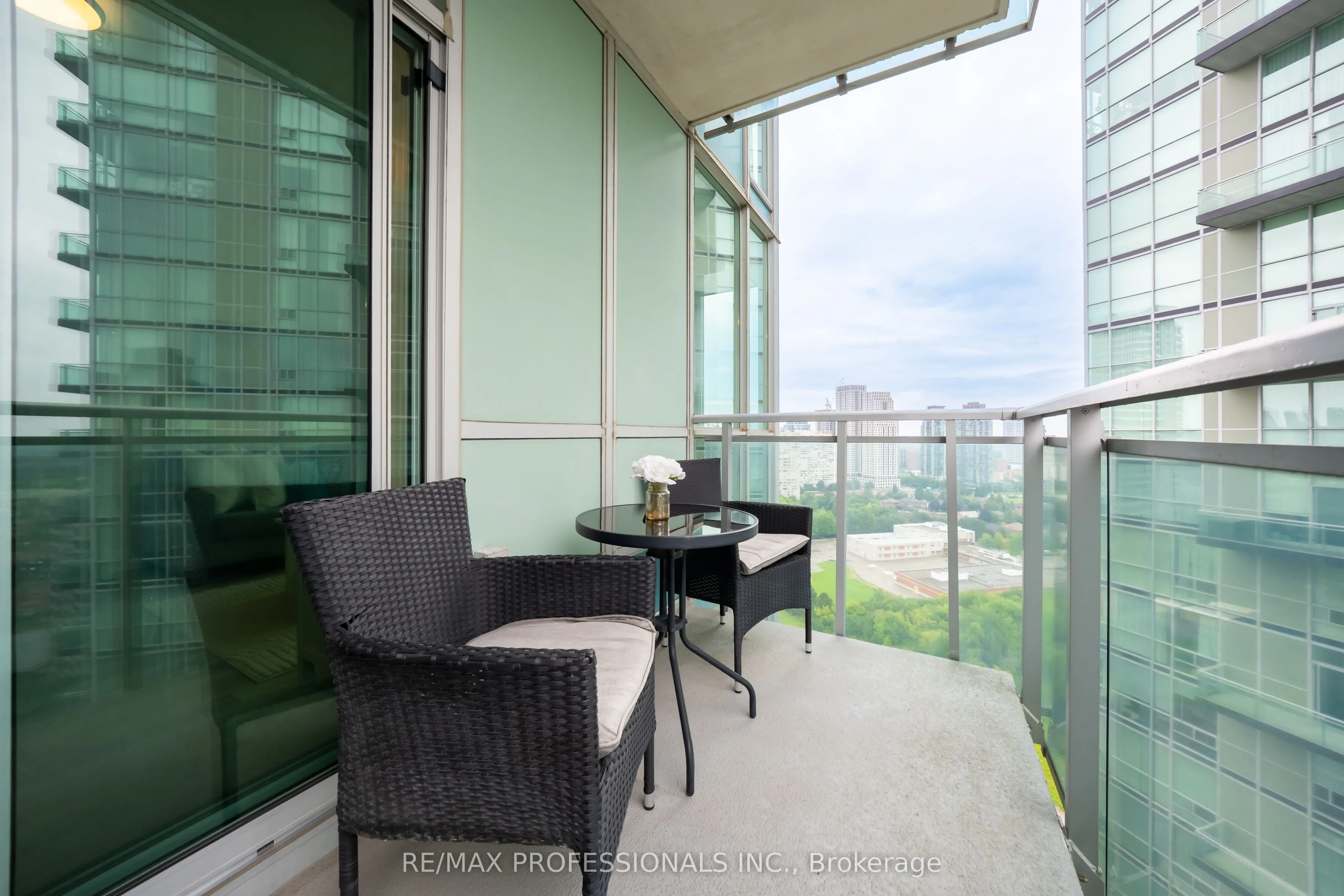 220 Burnhamthorpe Road W #2004
