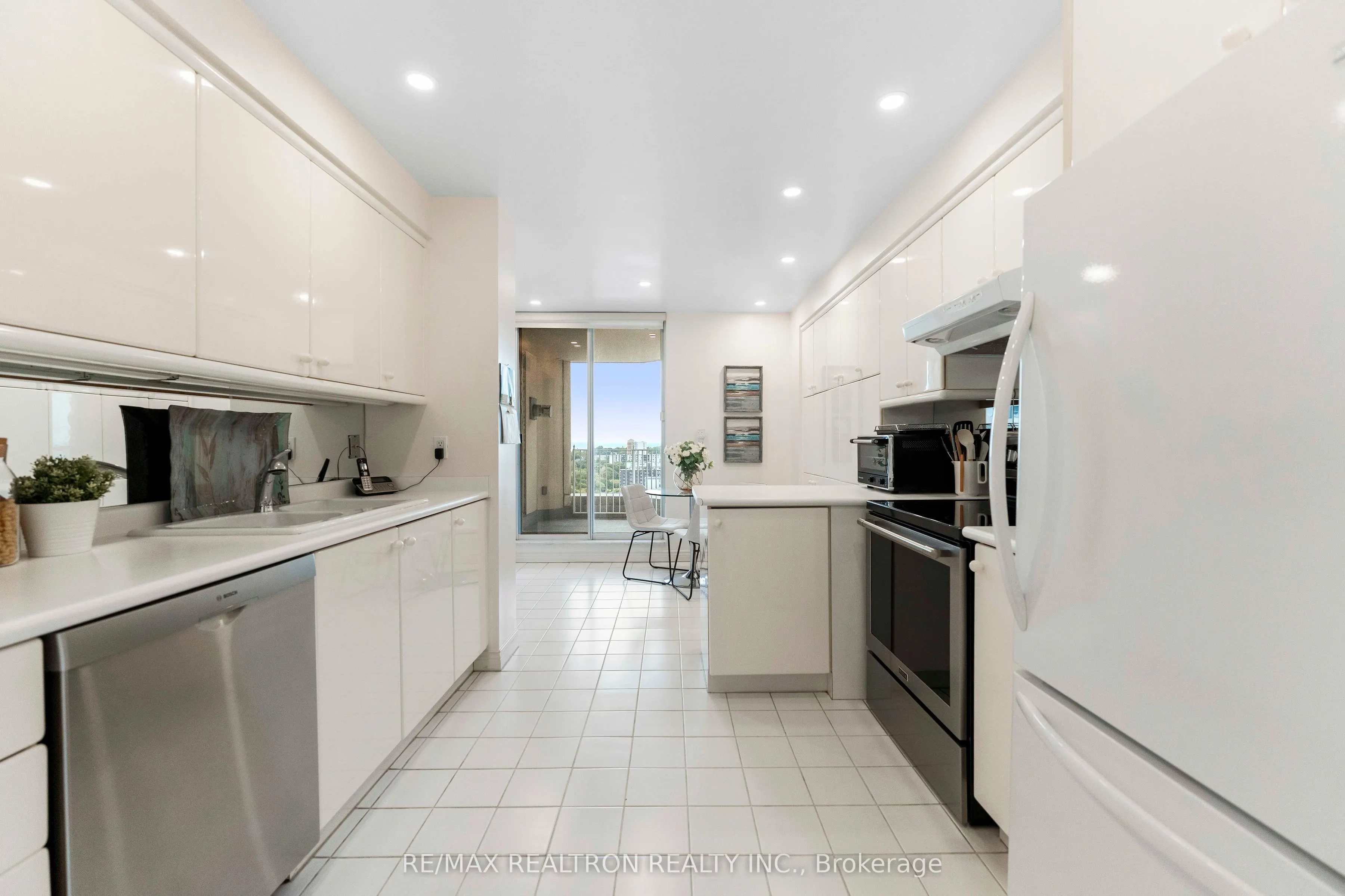 2287 Lake Shore Boulevard W #1402