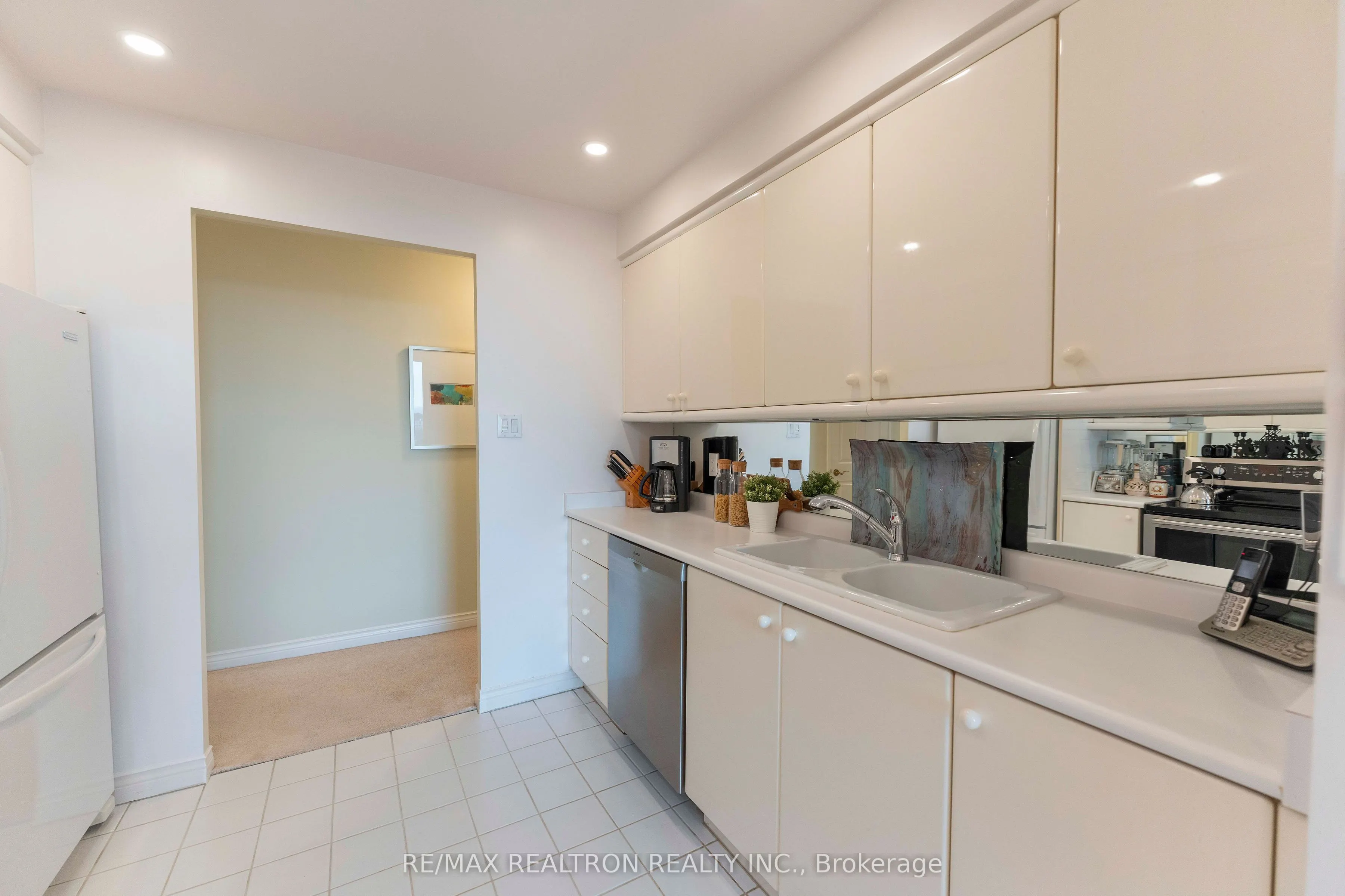 2287 Lake Shore Boulevard W #1402