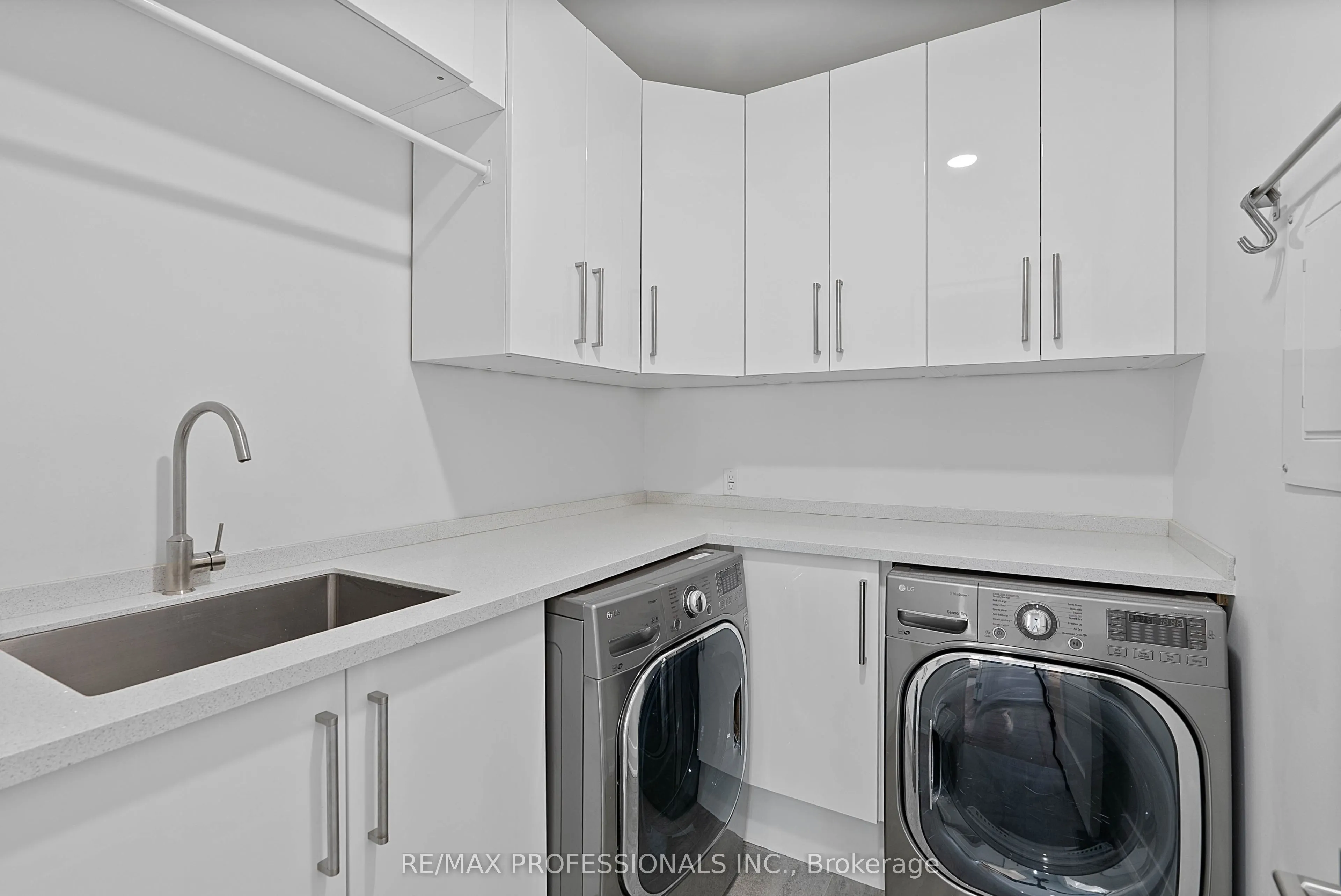 146 Thompson Avenue