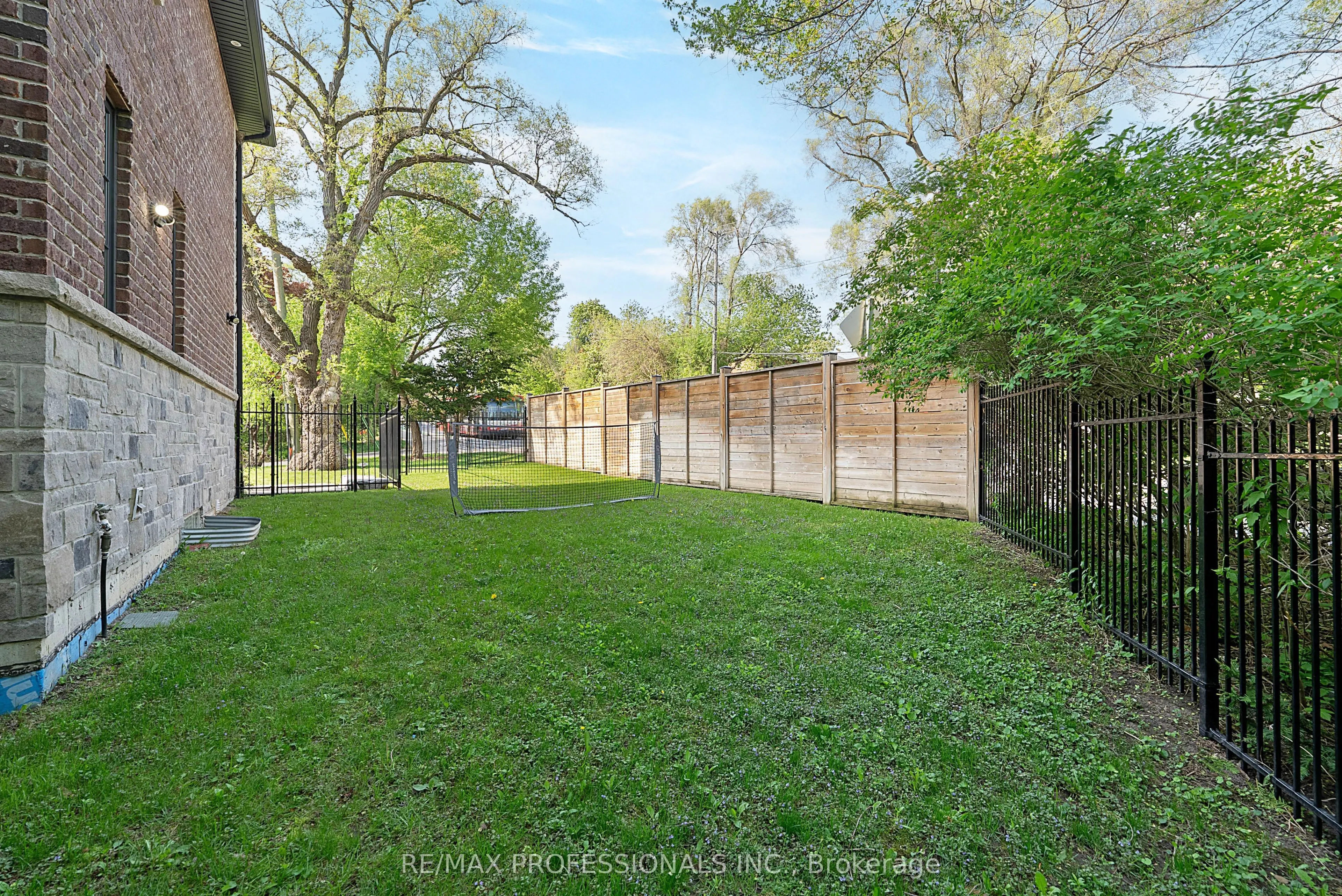 146 Thompson Avenue