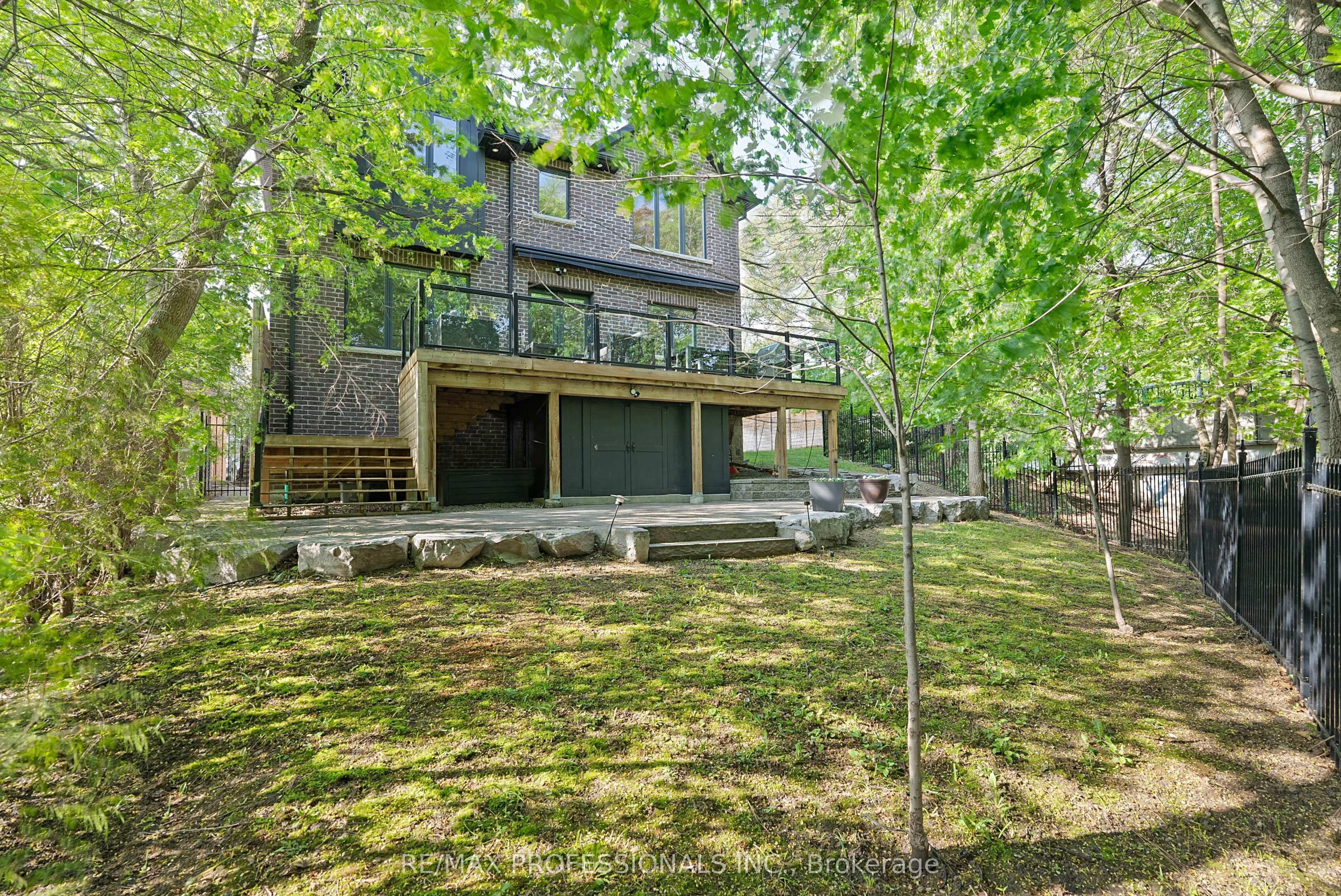 146 Thompson Avenue