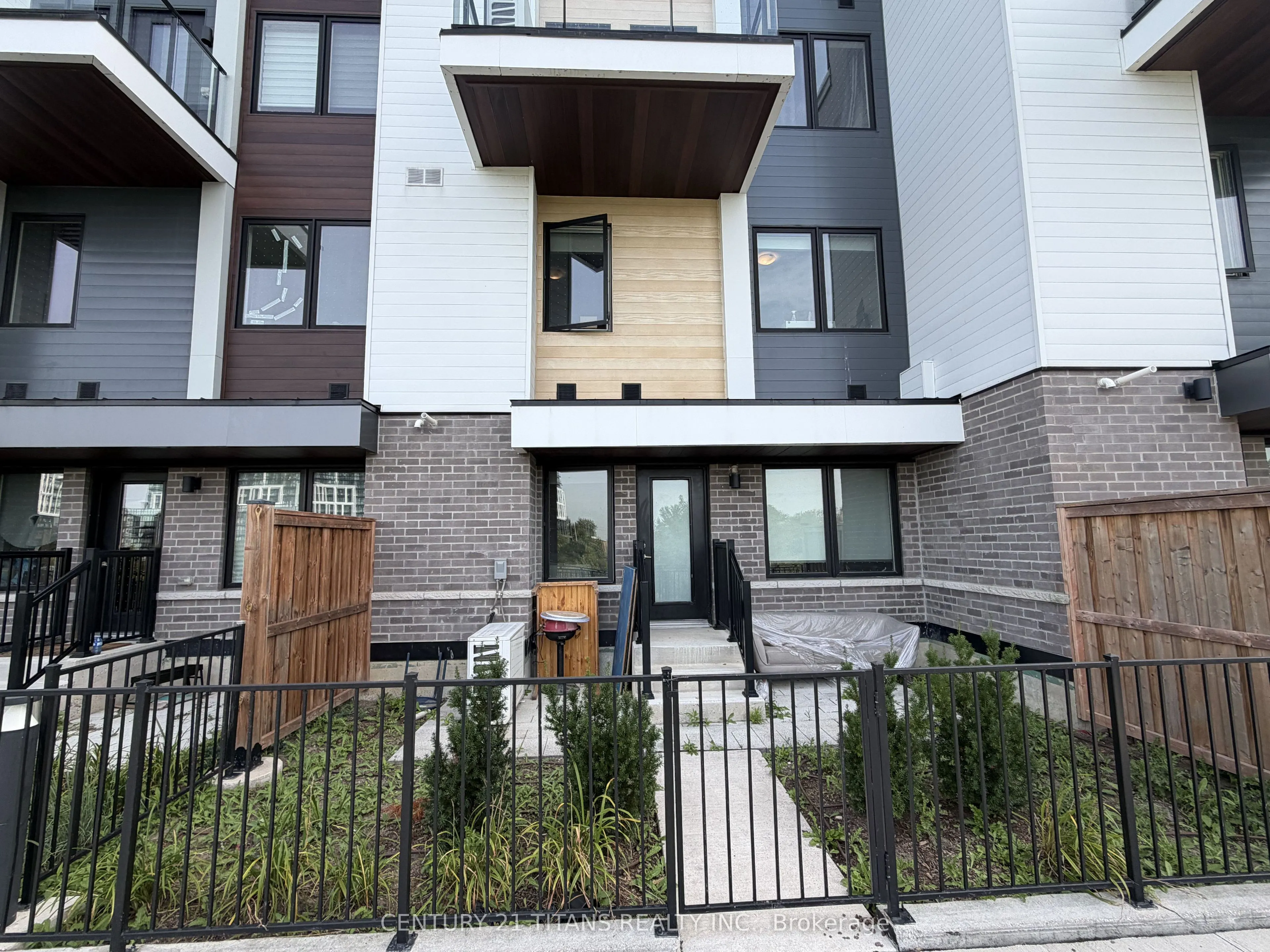 155 Downsview Park (upper 2 bedrooms) Boulevard #107