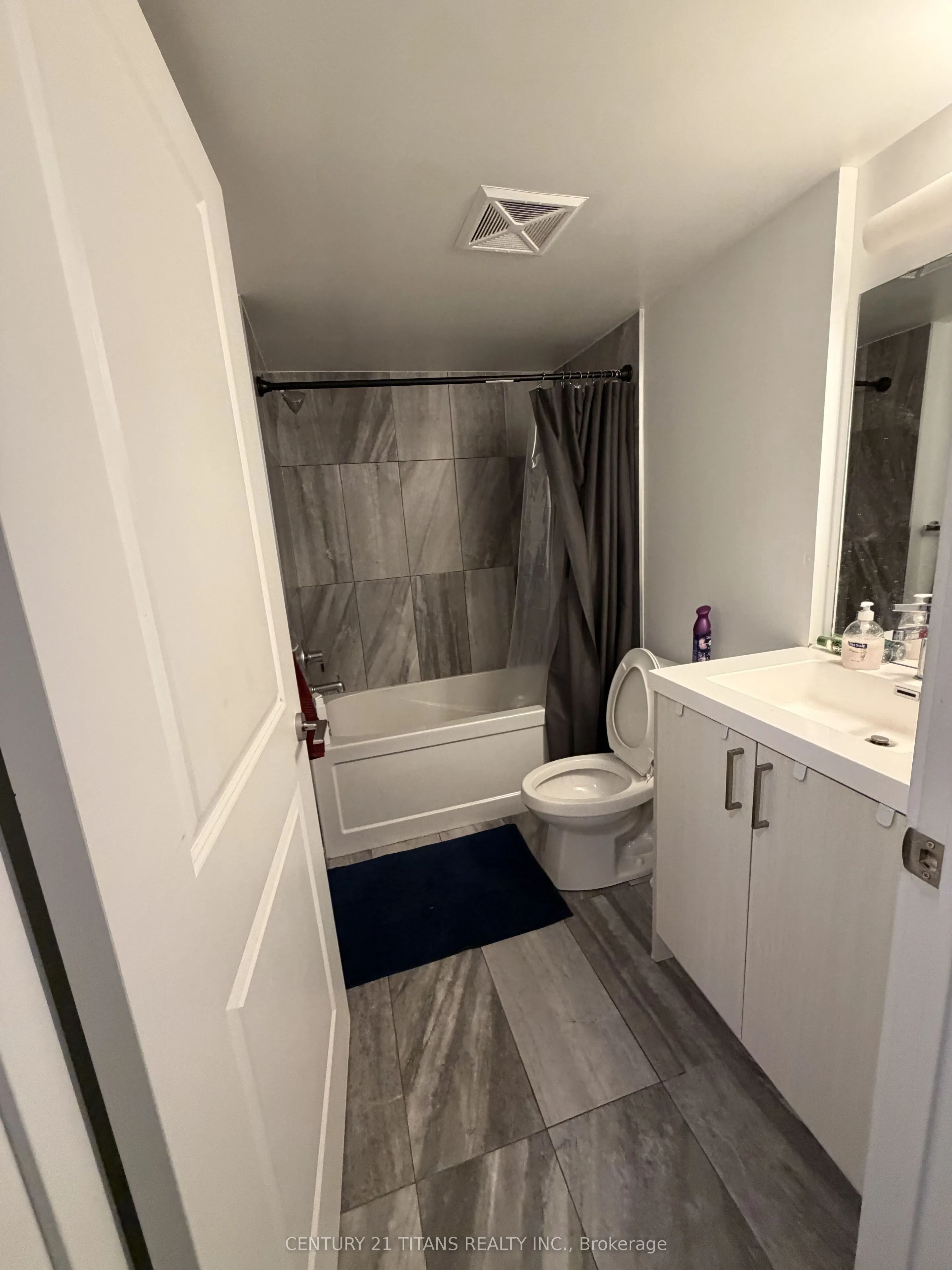 155 Downsview Park (upper 2 bedrooms) Boulevard #107