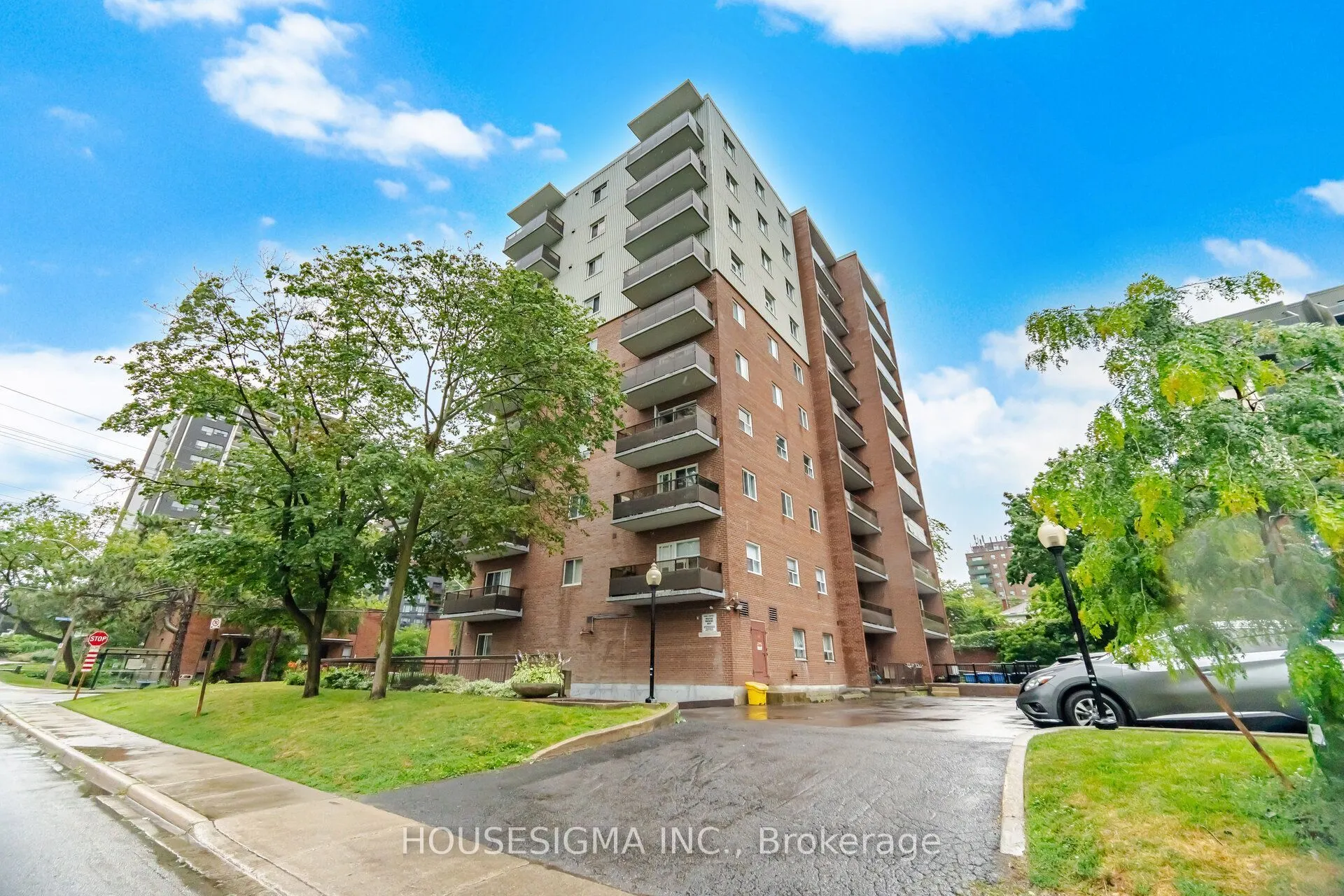 15 Elizabeth Street N #801