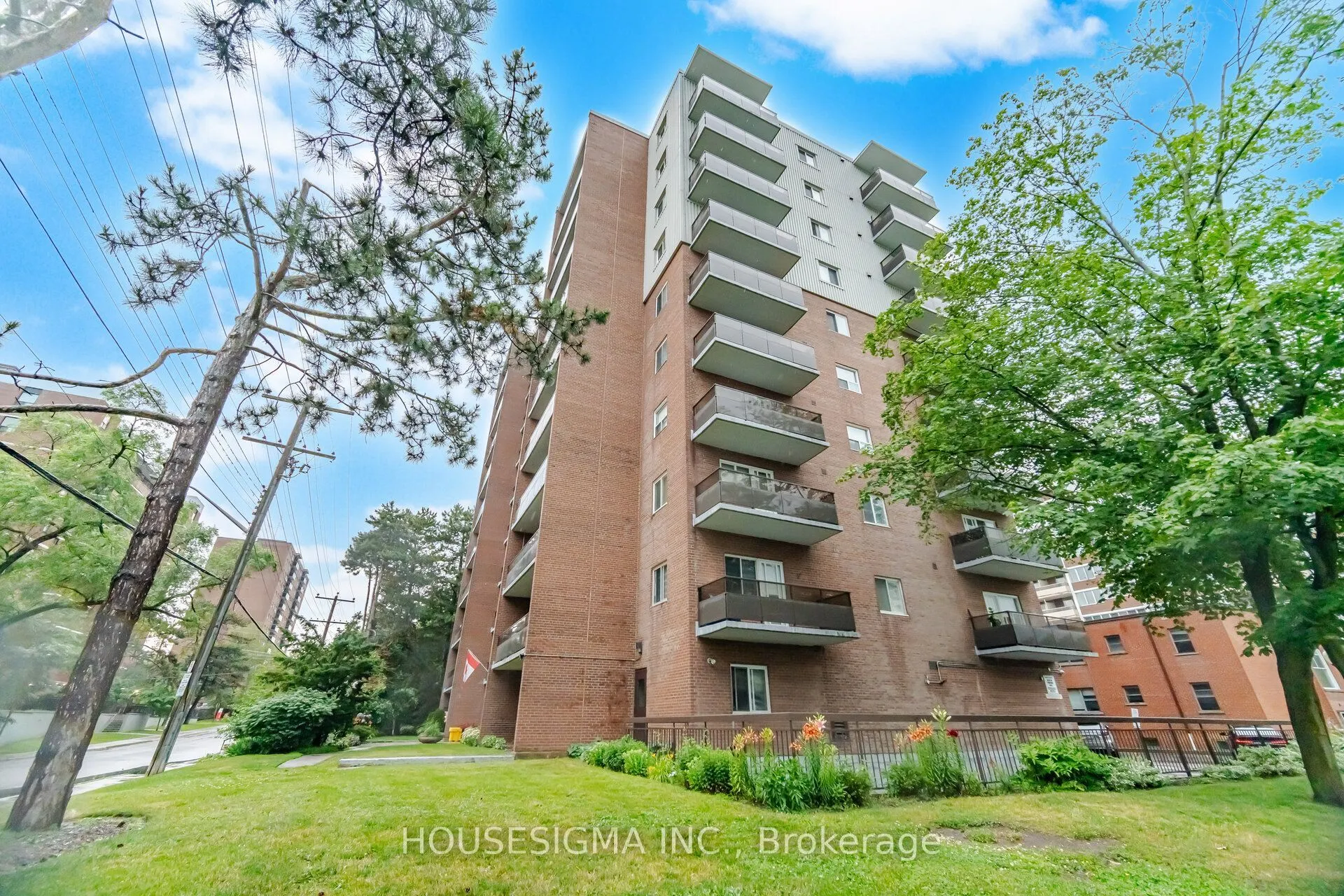 15 Elizabeth Street N #801