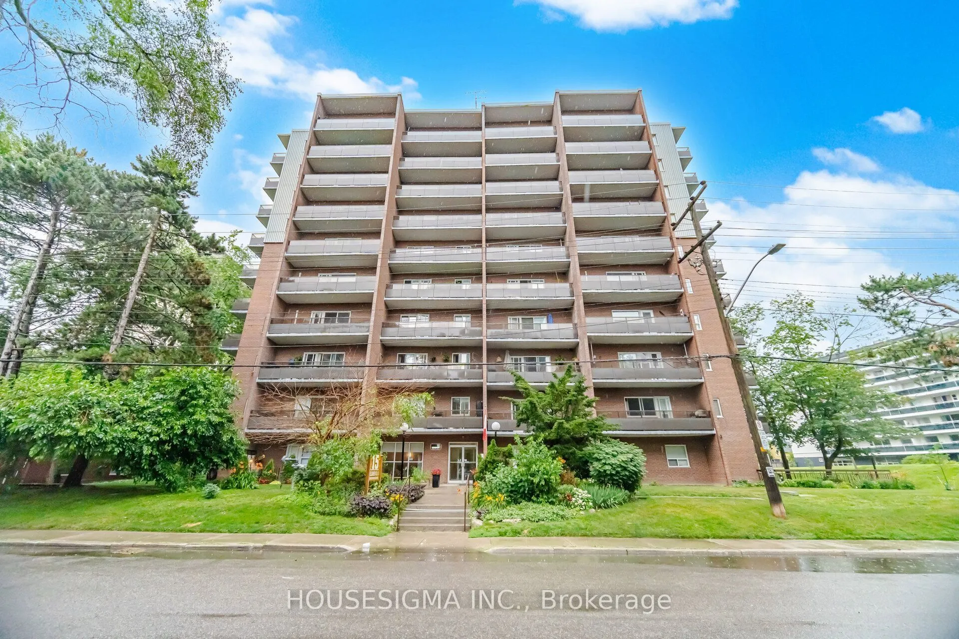 15 Elizabeth Street N #801