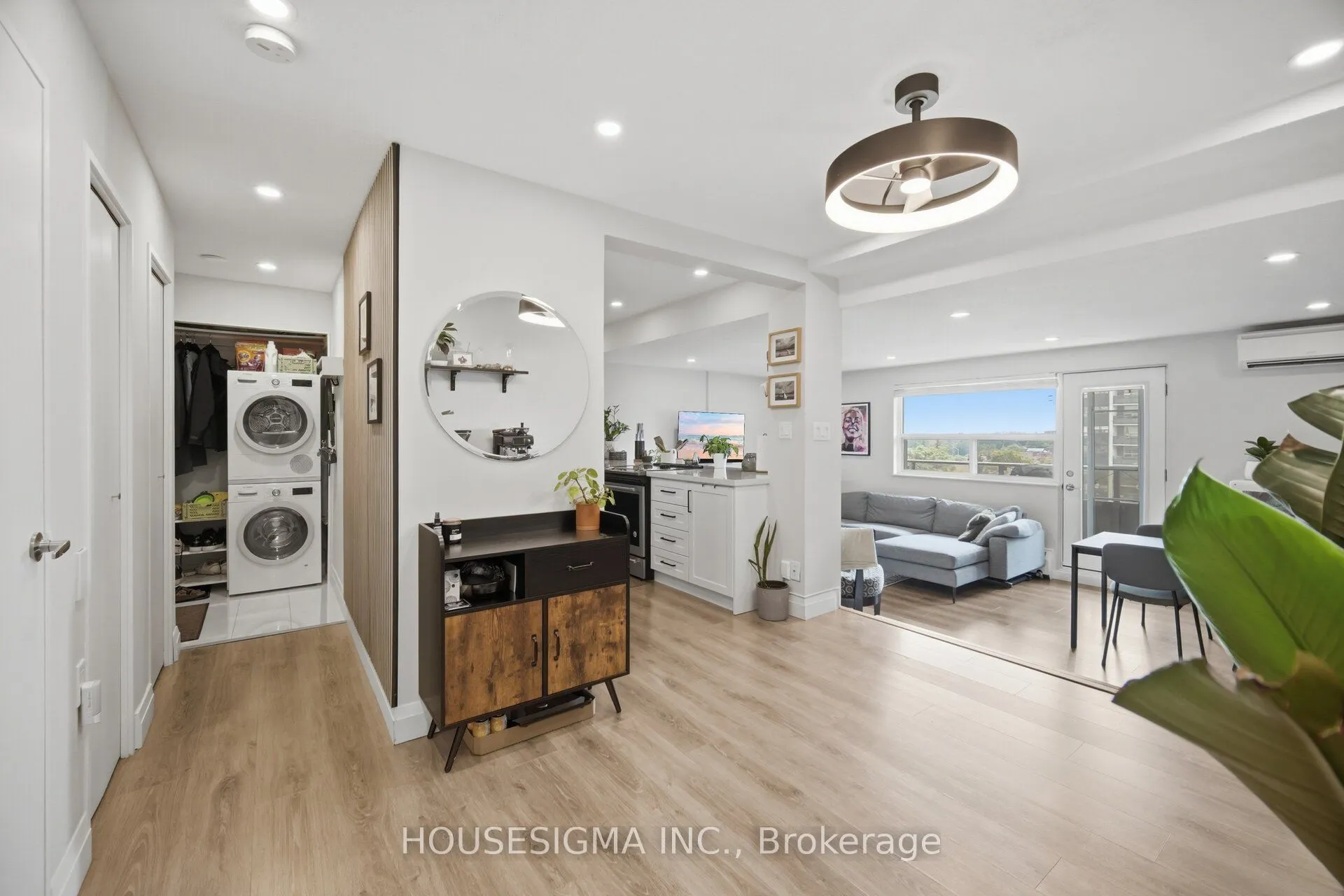 15 Elizabeth Street N #801