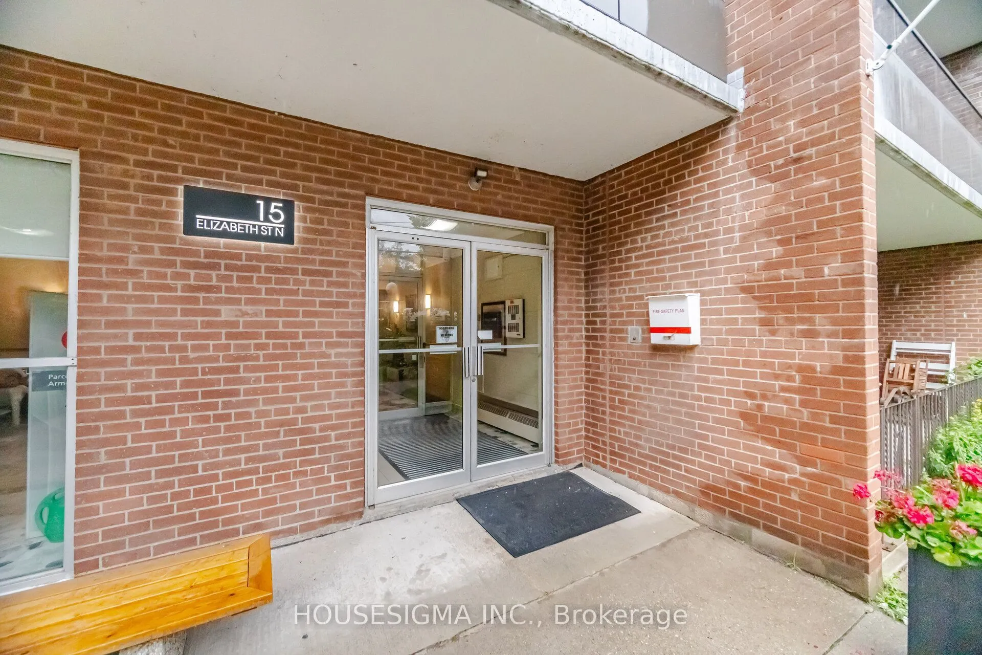 15 Elizabeth Street N #801