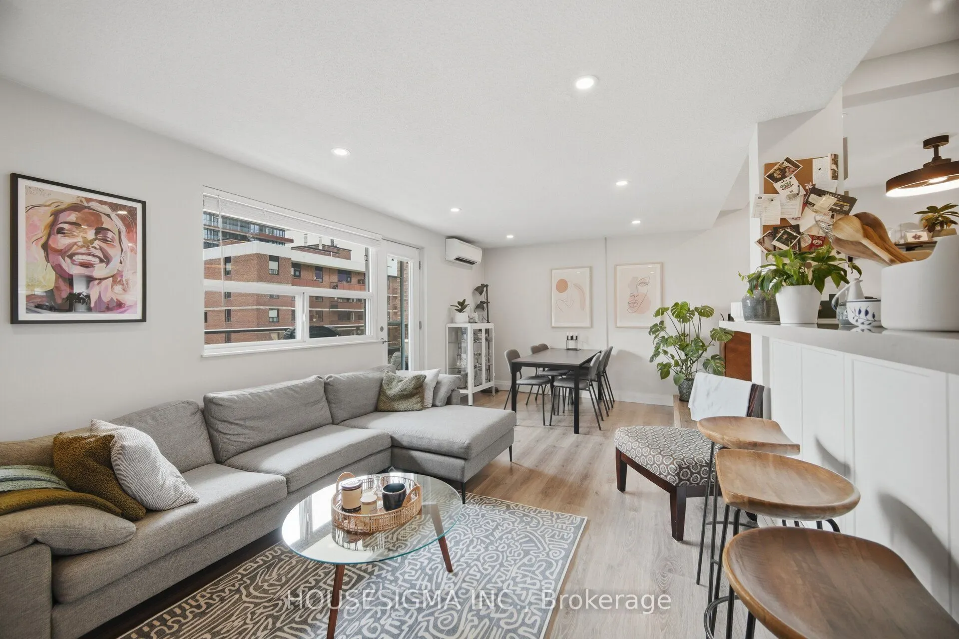 15 Elizabeth Street N #801