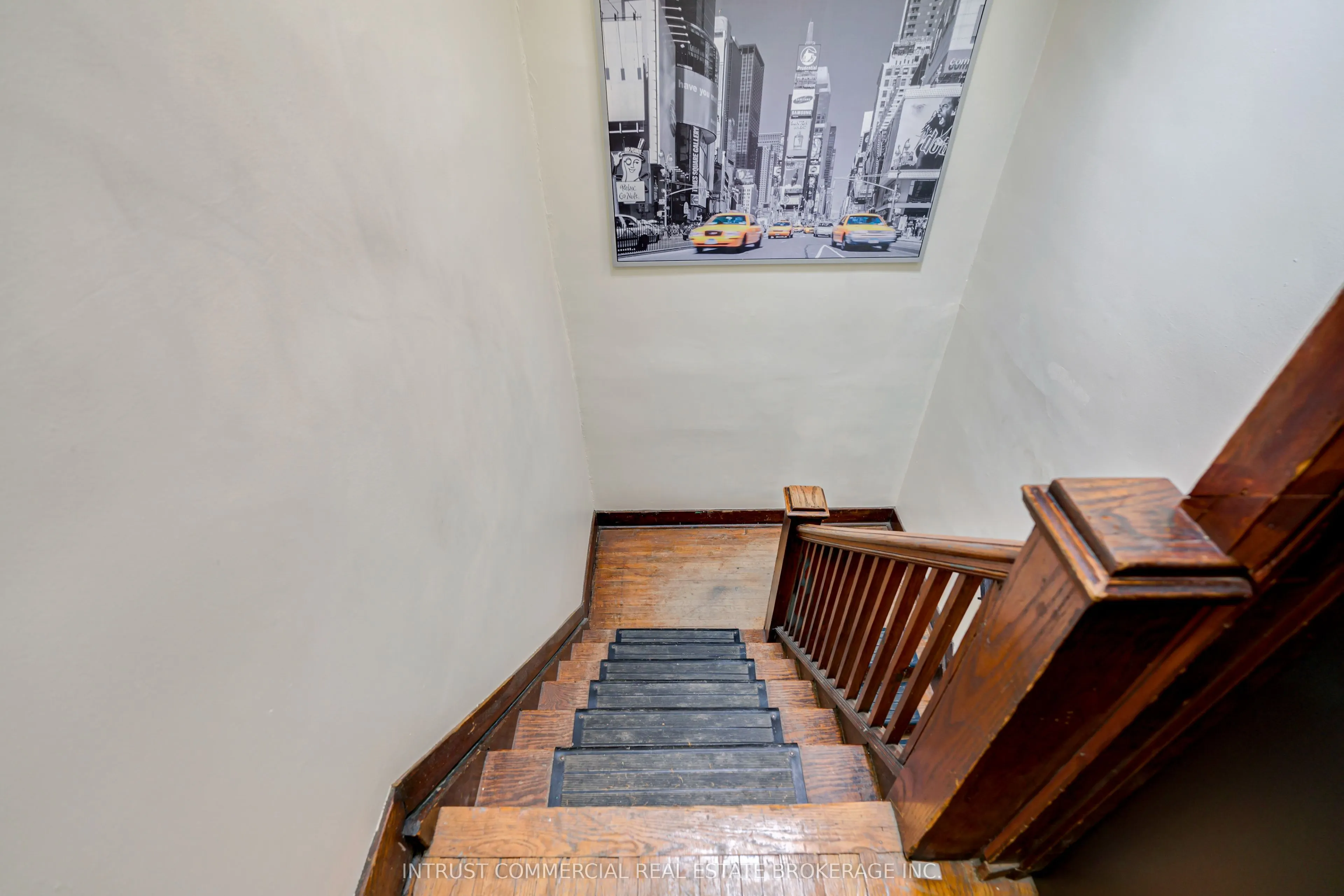 3097 Dundas Street W