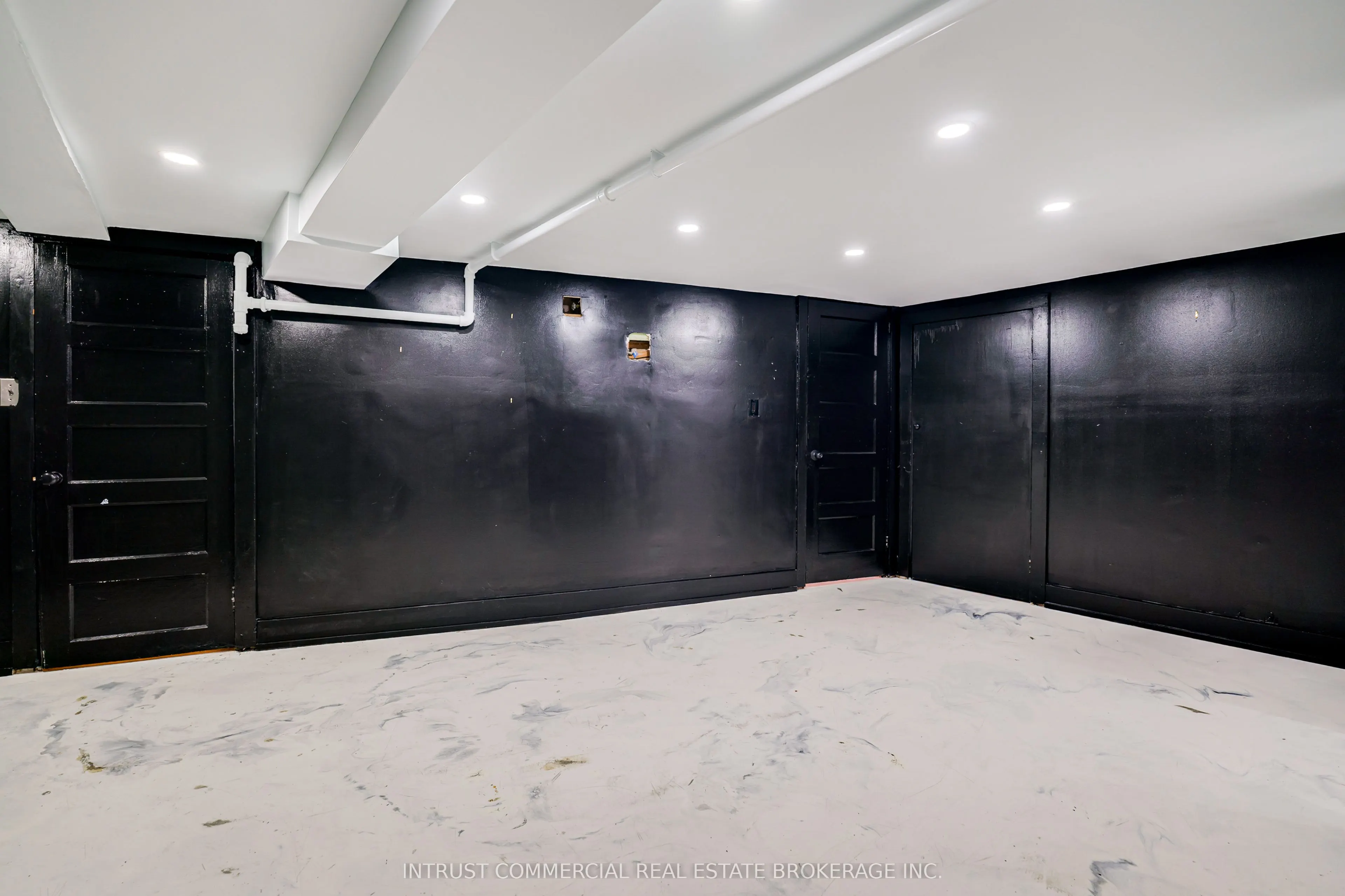 3097 Dundas Street W