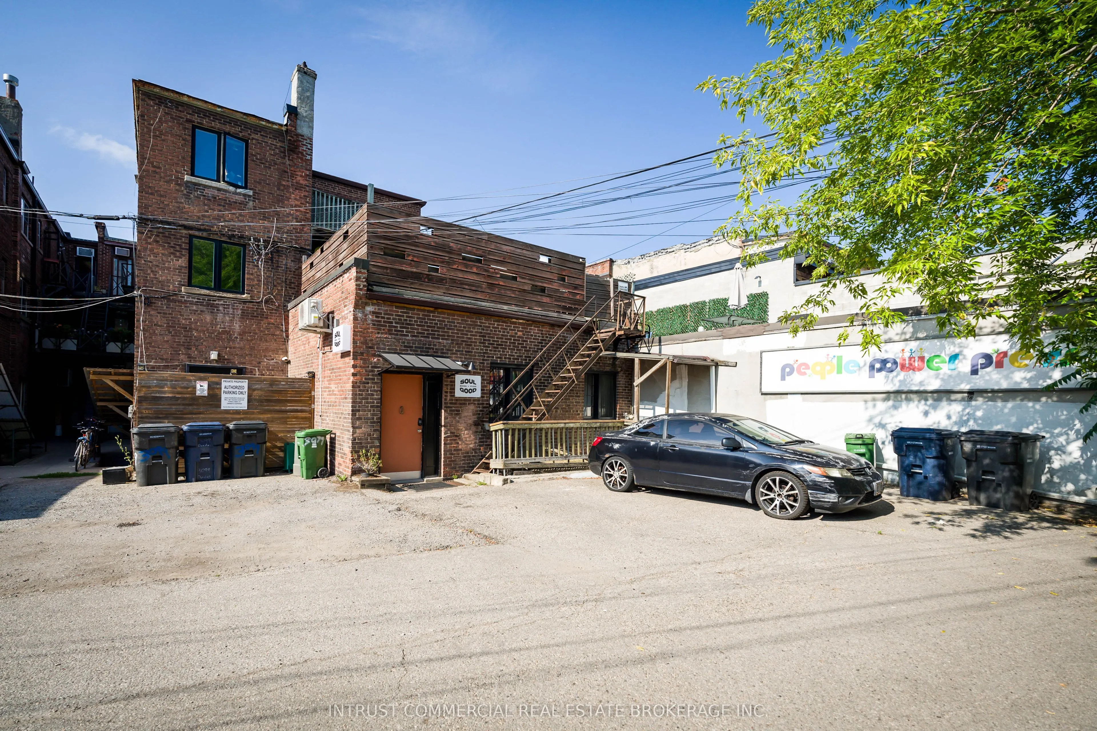3097 Dundas Street W