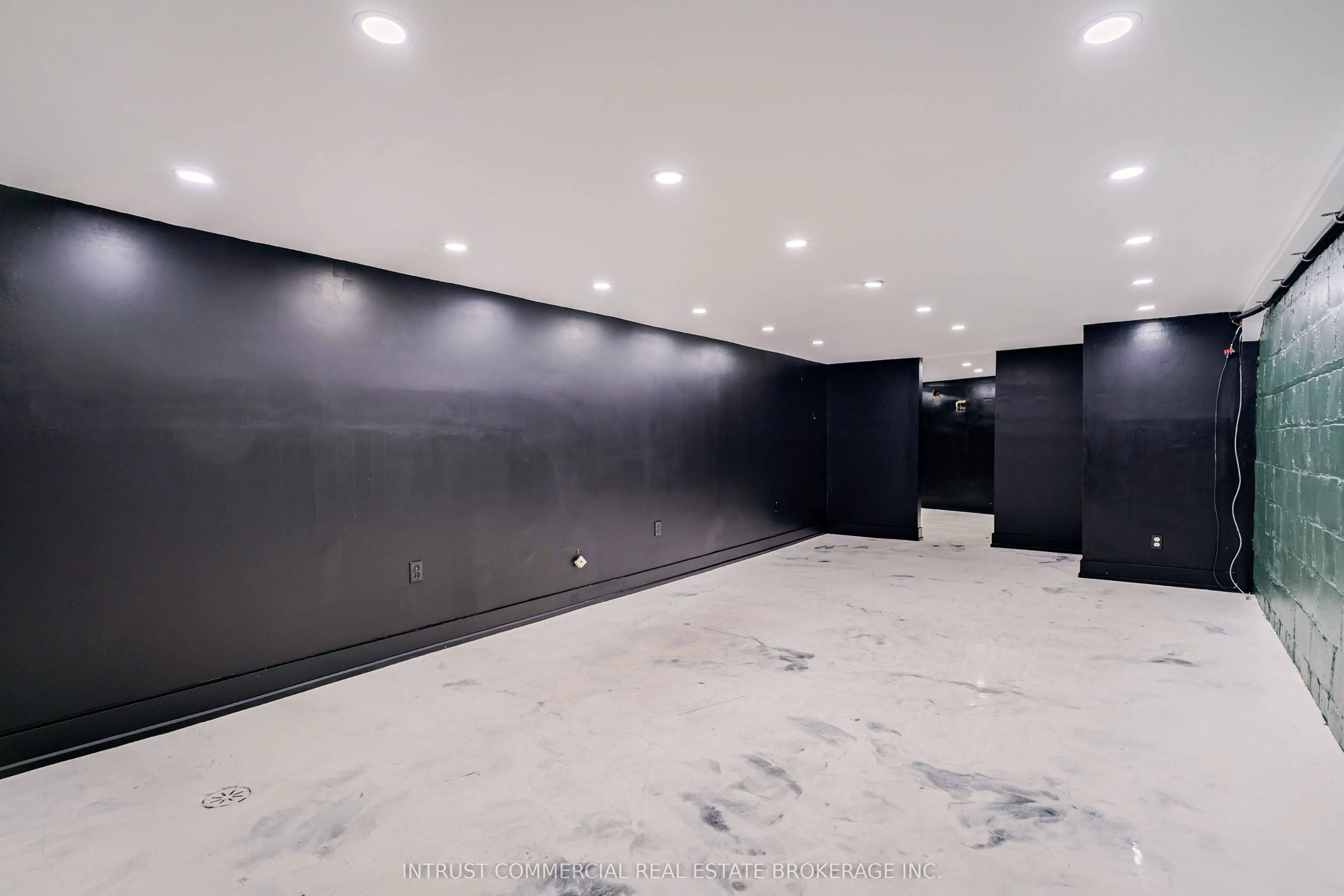 3097 Dundas Street W
