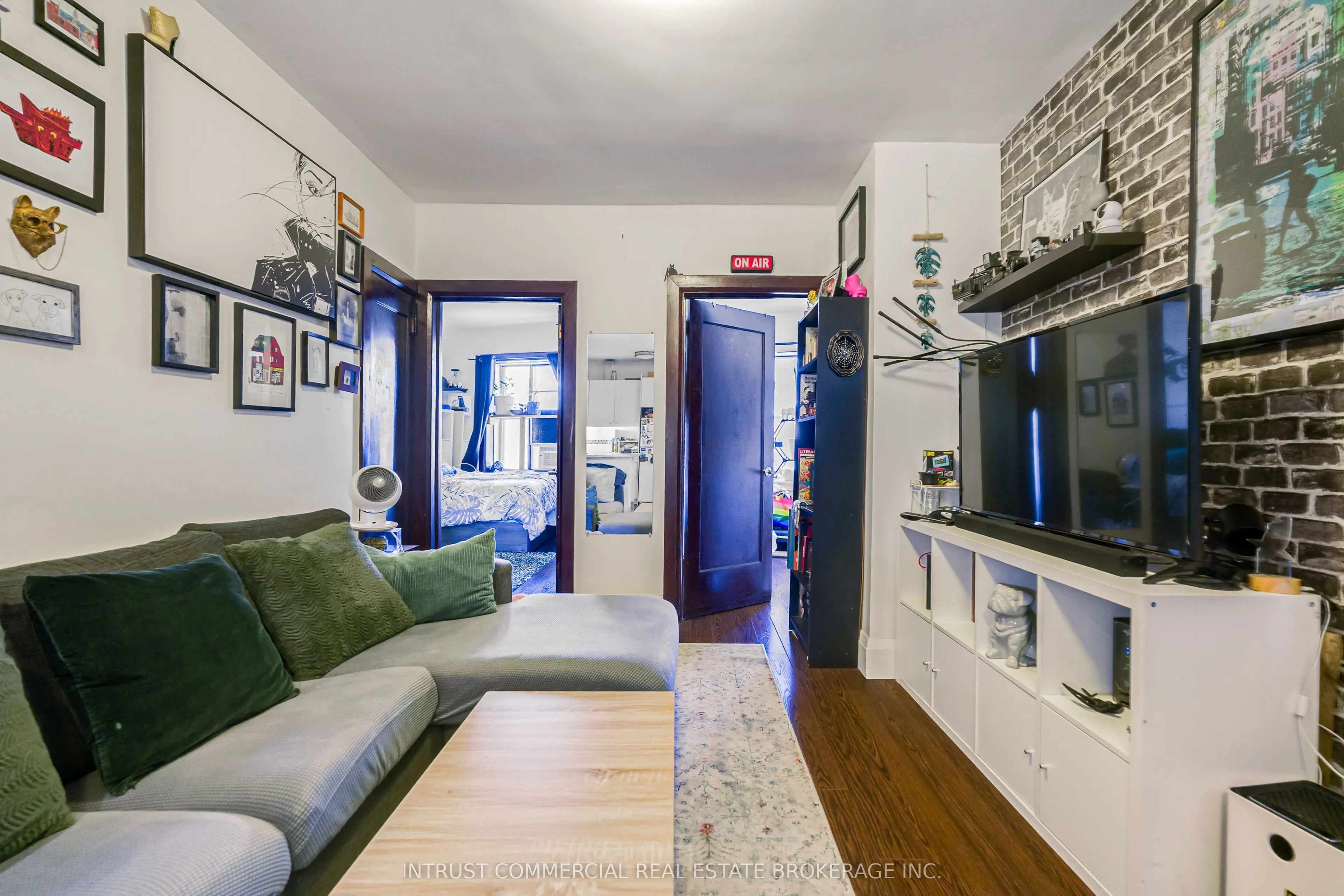 3097 Dundas Street W